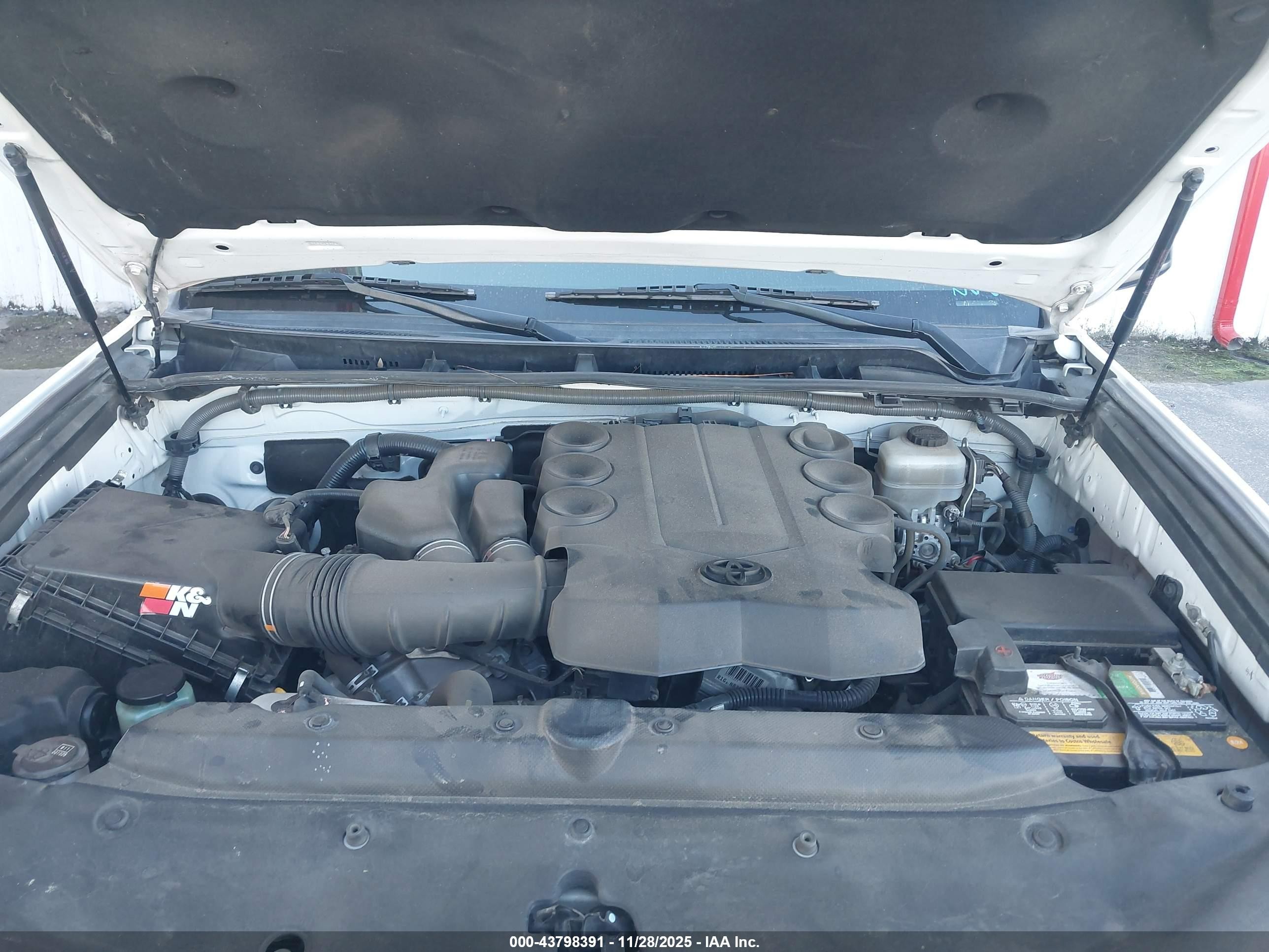 2015 Toyota 4runner Sr5 White vin: JTEZU5JR8F5107388