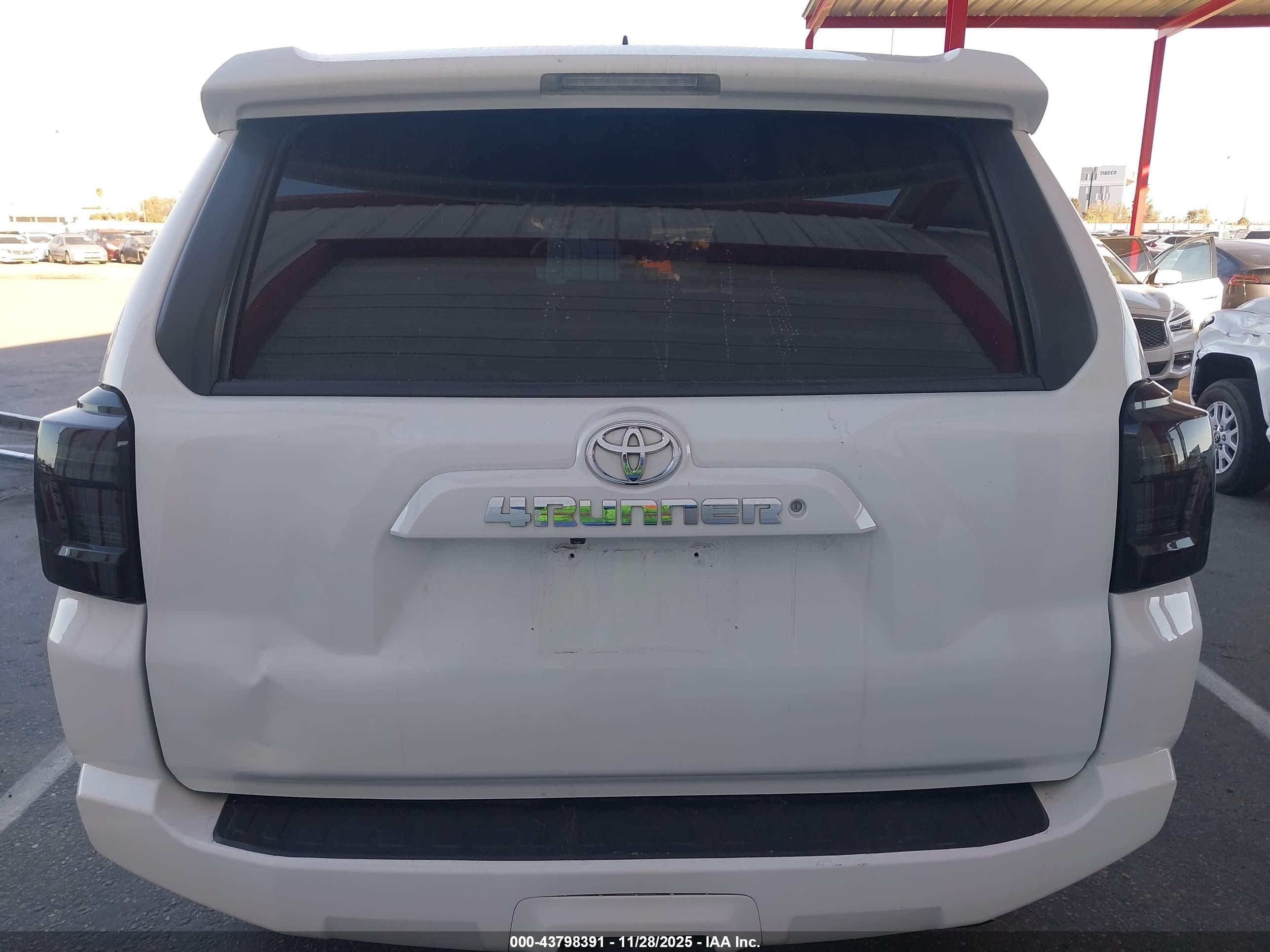2015 Toyota 4runner Sr5 White vin: JTEZU5JR8F5107388