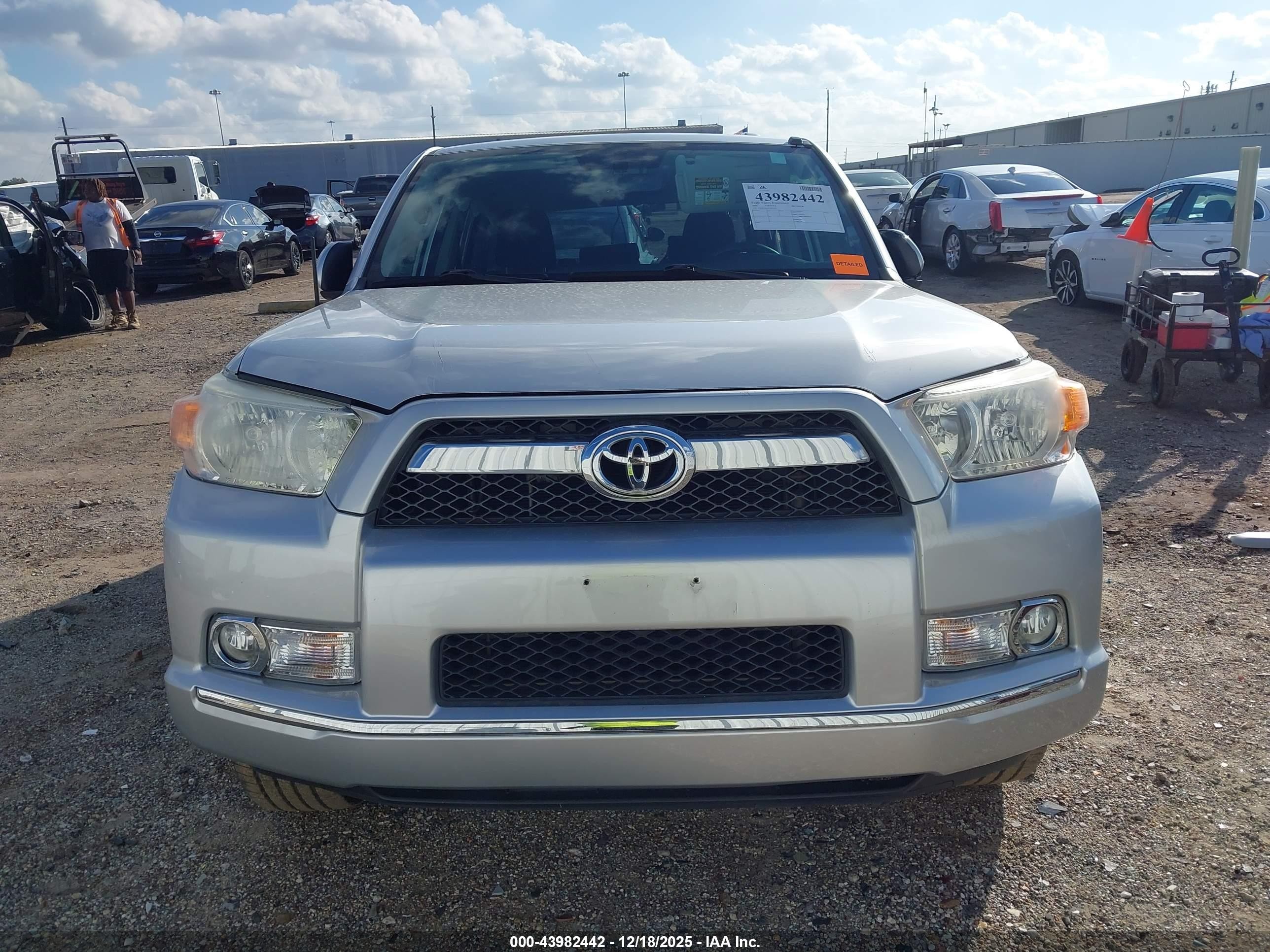 2010 Toyota 4runner Sr5 V6 Silver vin: JTEZU5JR9A5001363