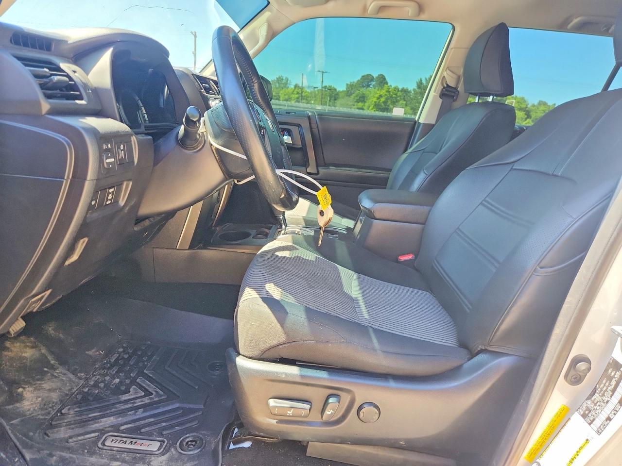 2015 Toyota 4runner Sr5 White vin: JTEZU5JR9F5092593
