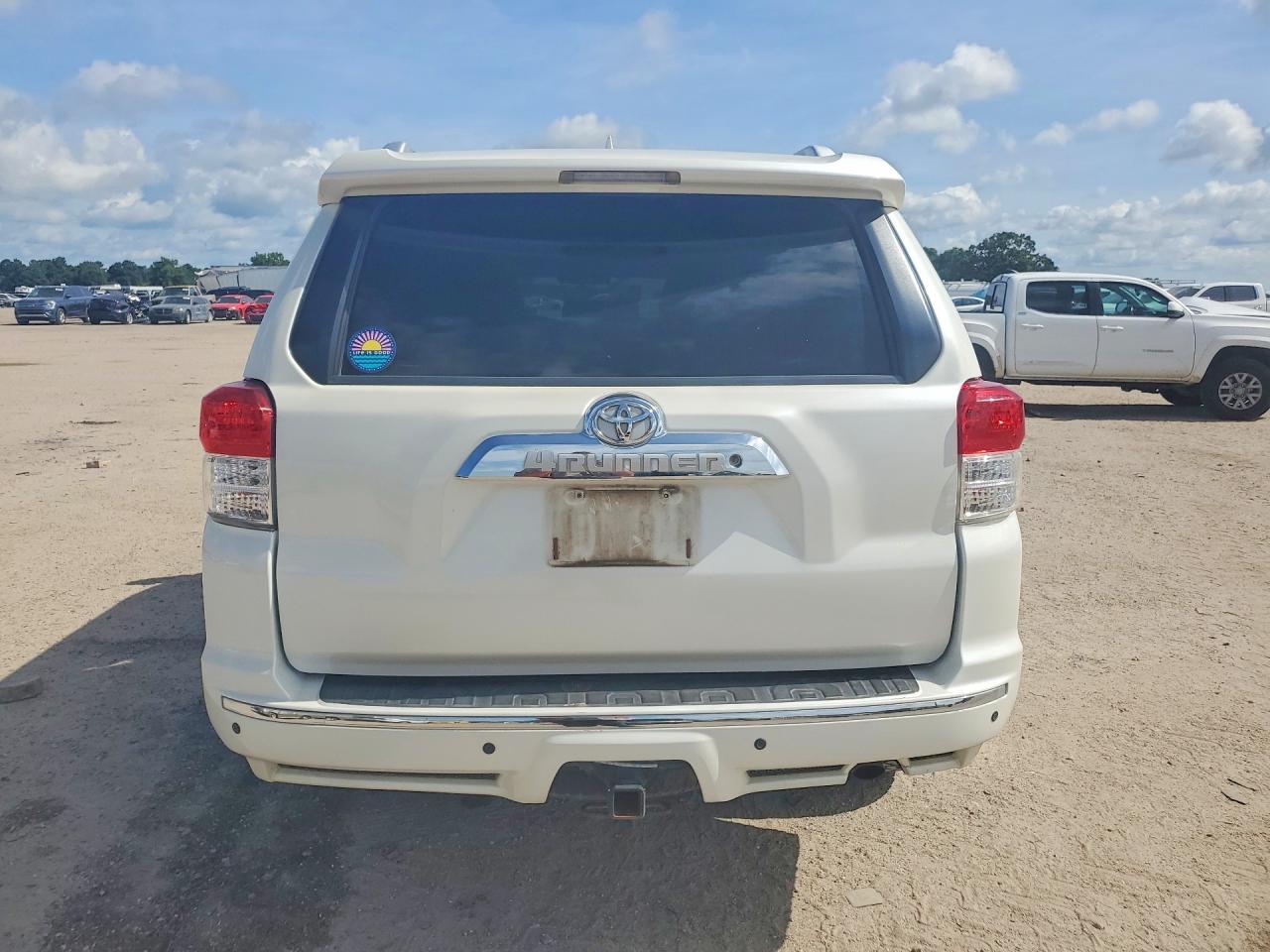 2011 Toyota 4runner Sr5 Белый vin: JTEZU5JRXB5014642