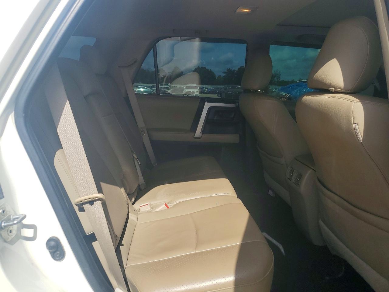 2011 Toyota 4runner Sr5 Белый vin: JTEZU5JRXB5014642