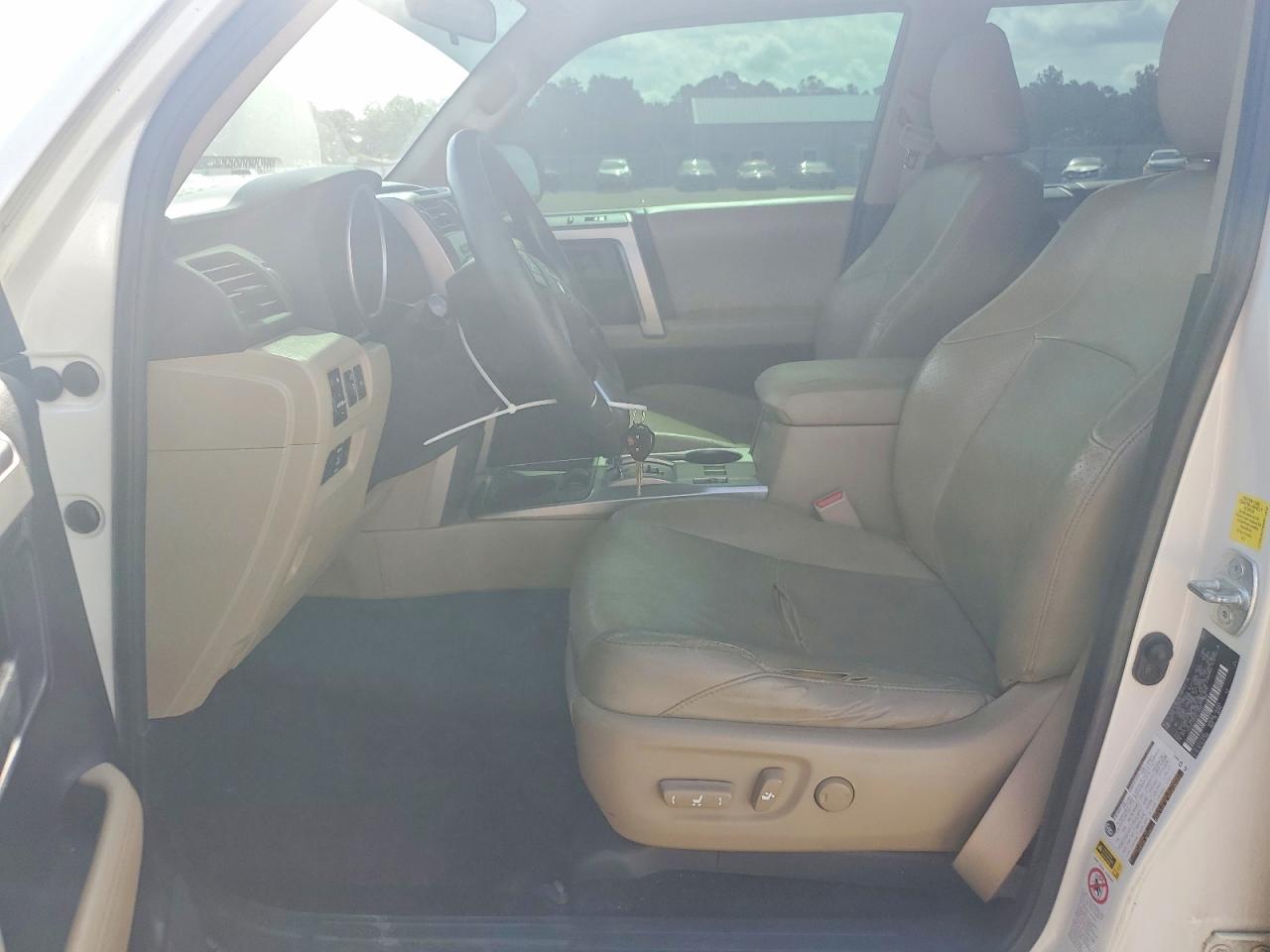 2011 Toyota 4runner Sr5 Белый vin: JTEZU5JRXB5014642