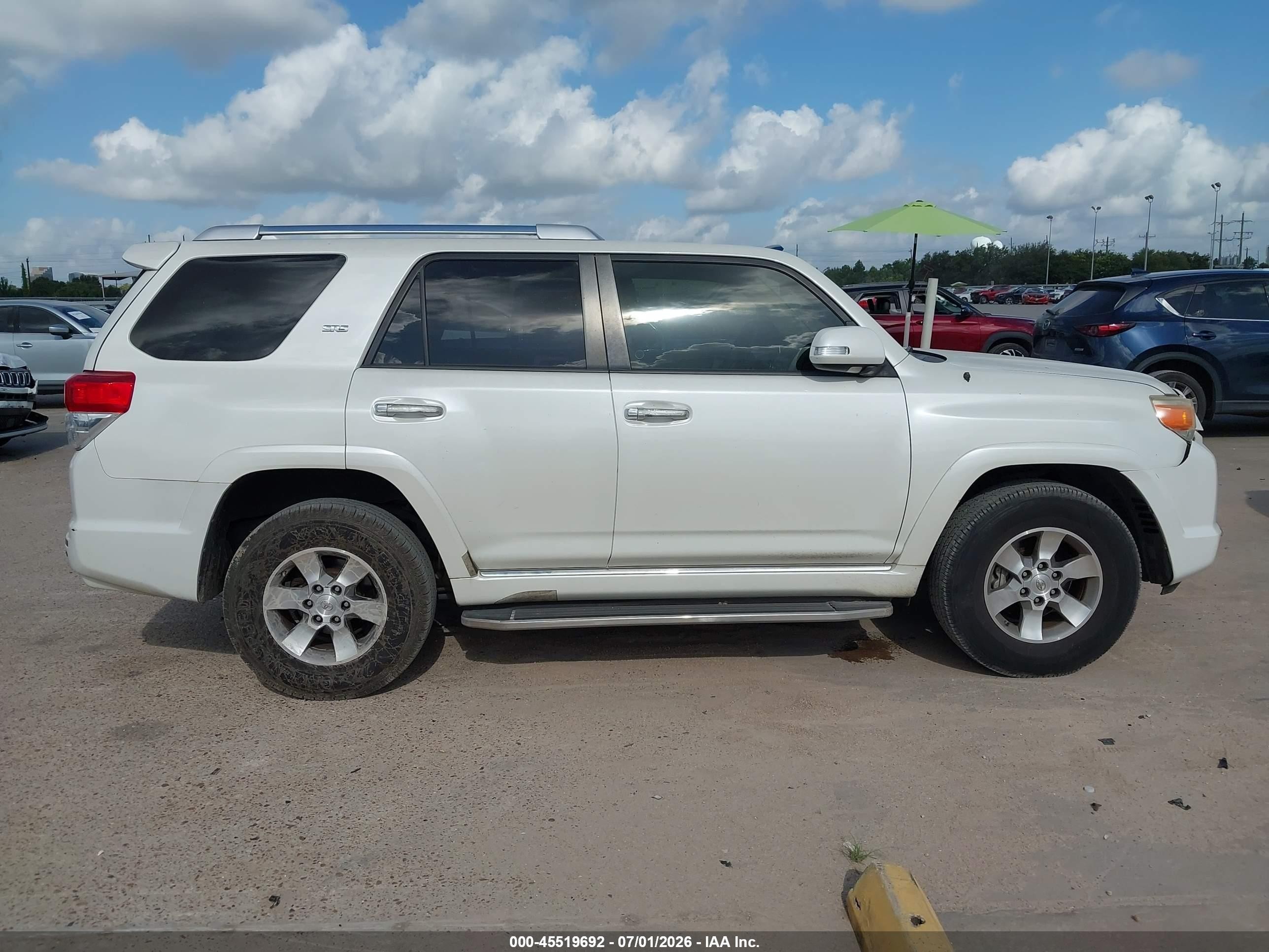 2012 Toyota 4runner Sr5 White vin: JTEZU5JRXC5038795