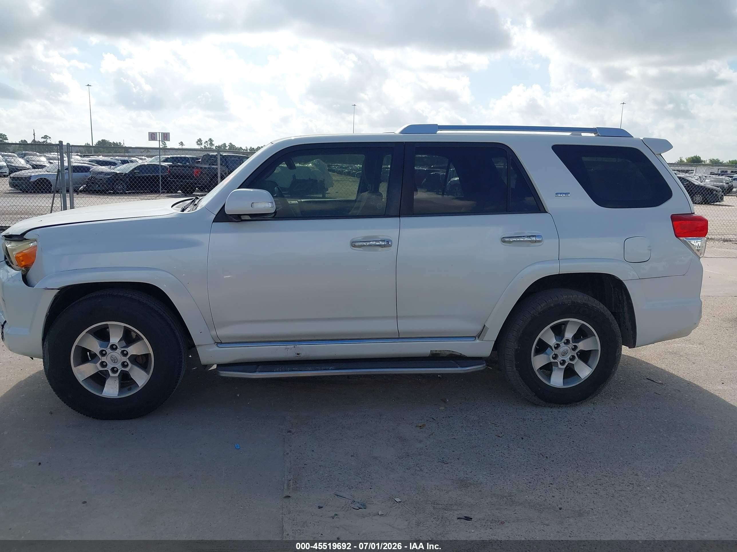 2012 Toyota 4runner Sr5 White vin: JTEZU5JRXC5038795
