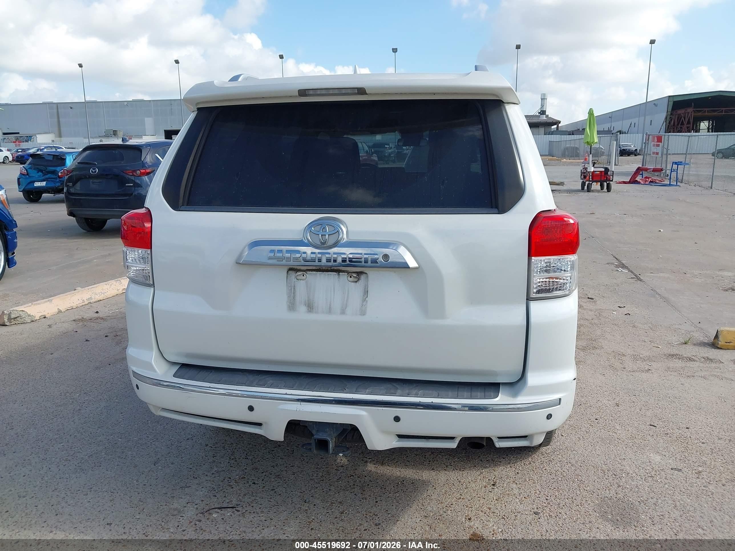 2012 Toyota 4runner Sr5 White vin: JTEZU5JRXC5038795