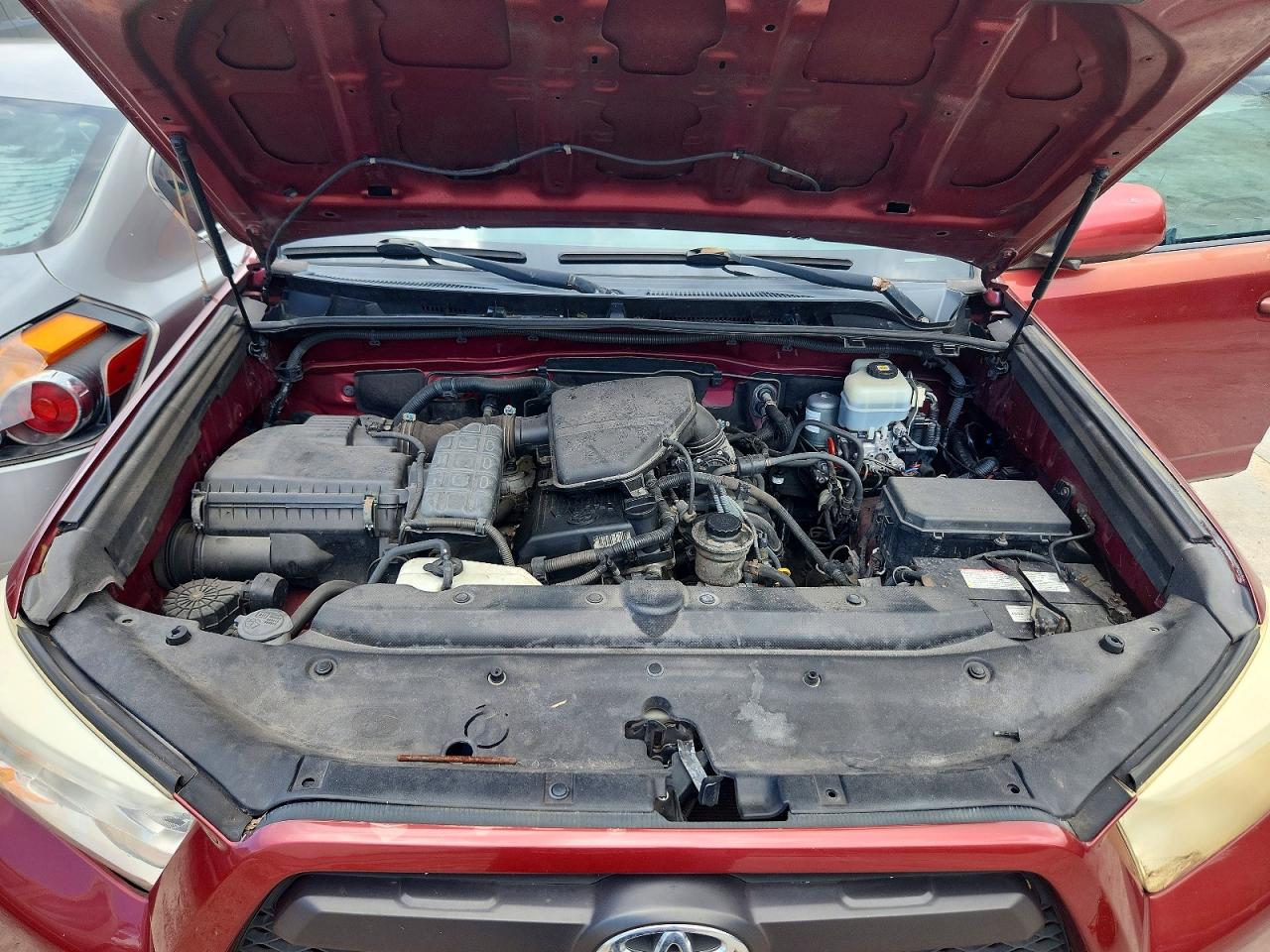 2011 Toyota 4runner Burgundy vin: JTEZX5JR4B5000470