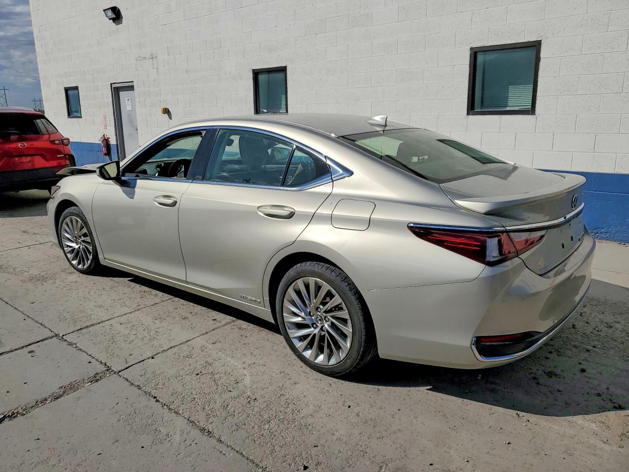 2019 Lexus Es 300h Beige vin: JTHB21B16K2037526