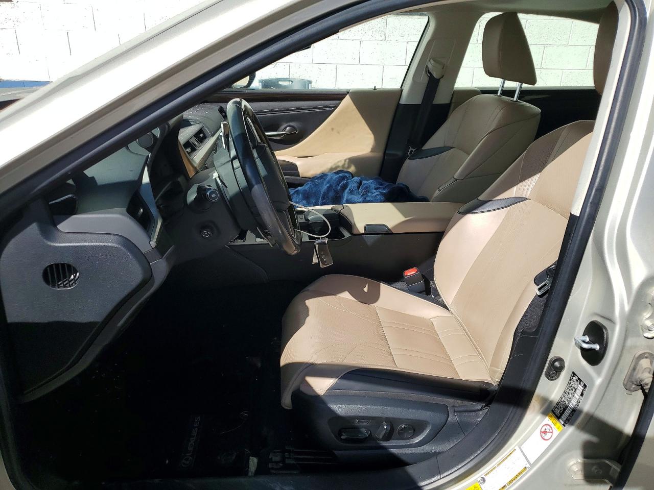 2019 Lexus Es 300h Beige vin: JTHB21B16K2037526