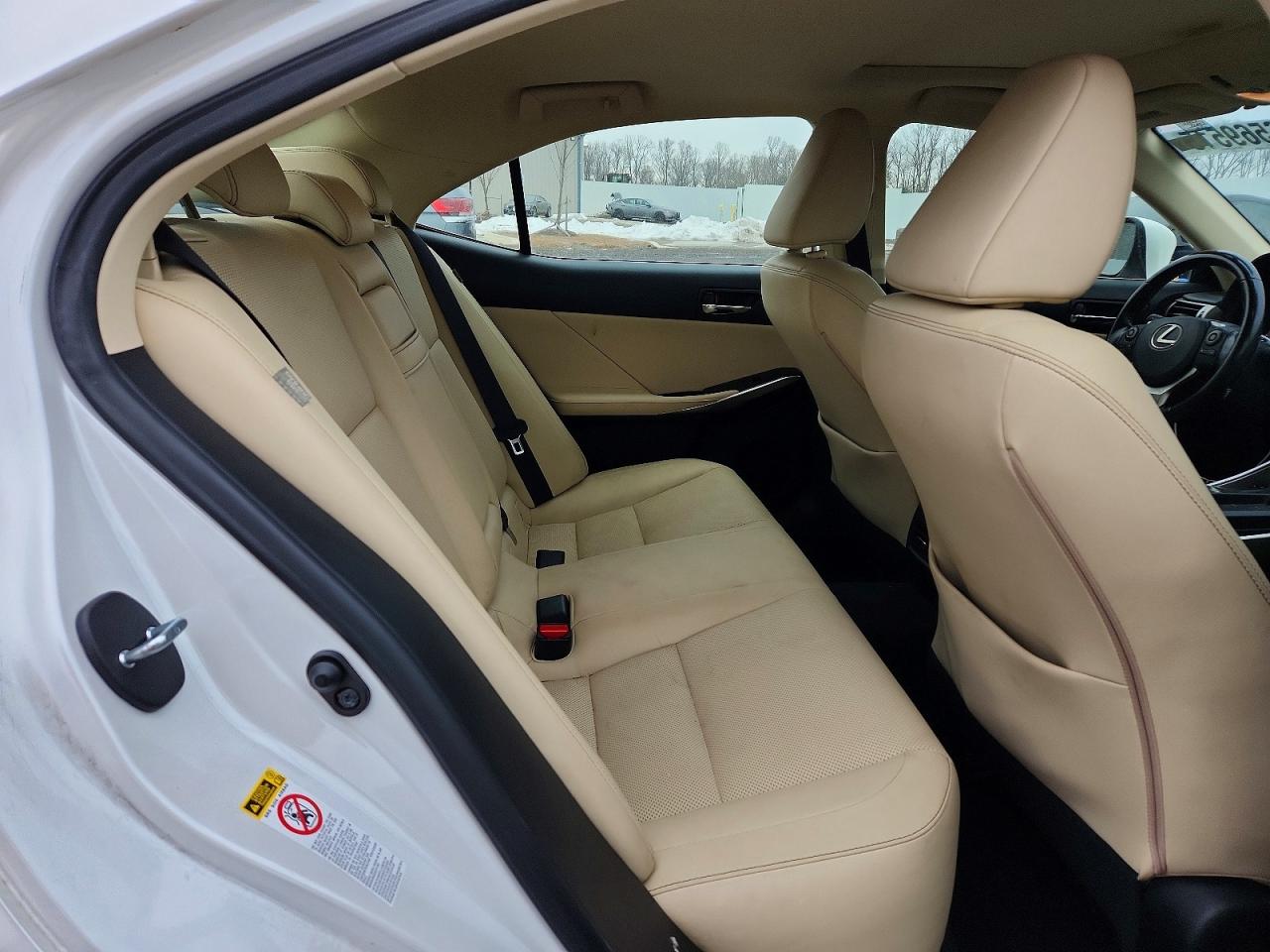2016 Lexus Is 200t Белый vin: JTHBA1D22G5029051