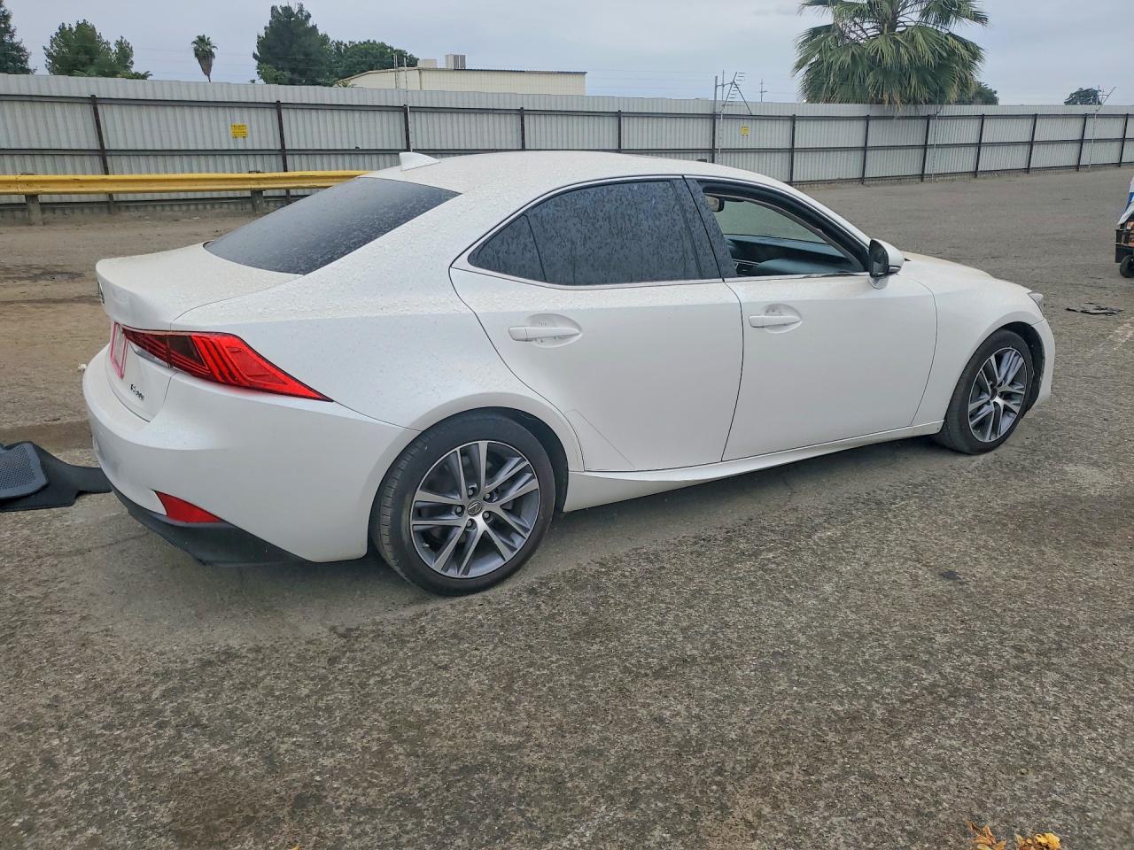 2018 Lexus Is 300 Base White vin: JTHBA1D24J5083913