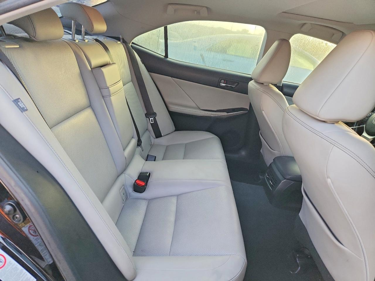 2016 Lexus Is 200t Черный vin: JTHBA1D26G5002158