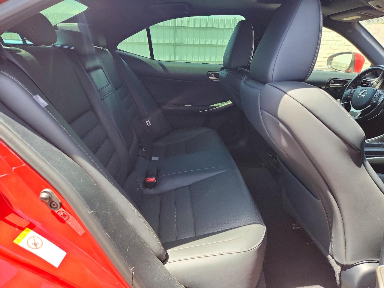 2017 Lexus Is Red vin: JTHBA1D26H5044976