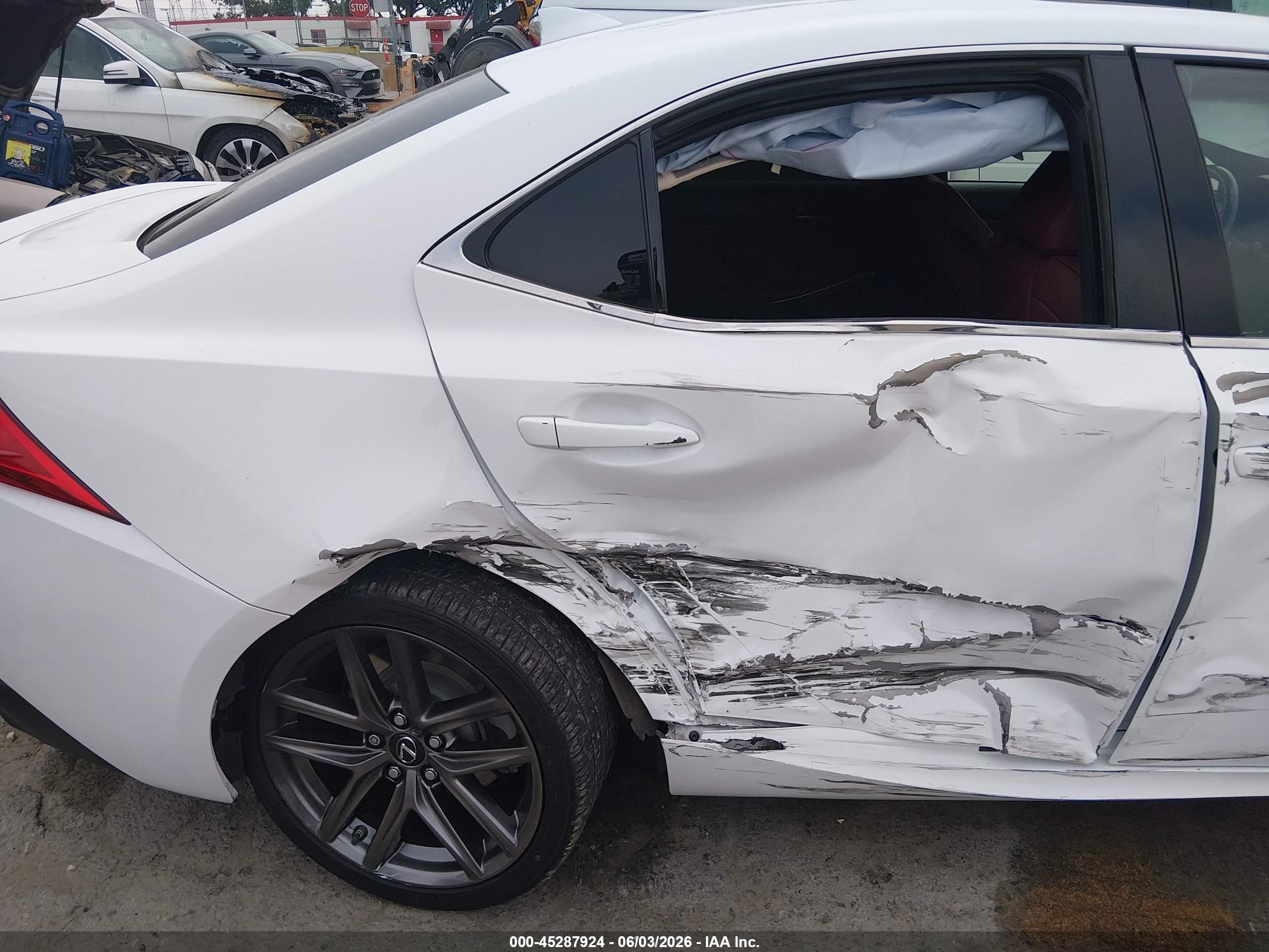 2017 Lexus Is 200t   Белый vin: JTHBA1D29H5045250