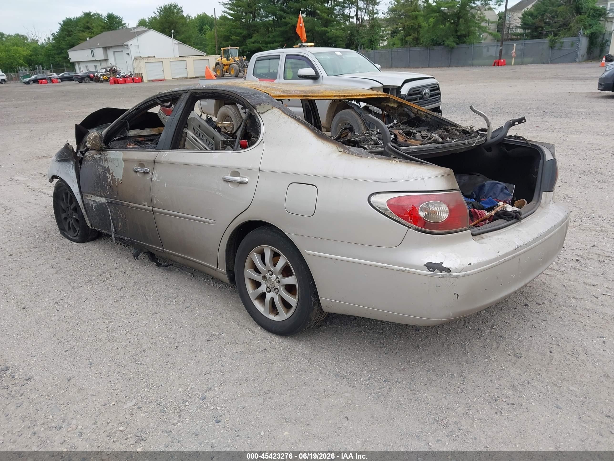 2004 Lexus Es 330   Beige vin: JTHBA30G045000754