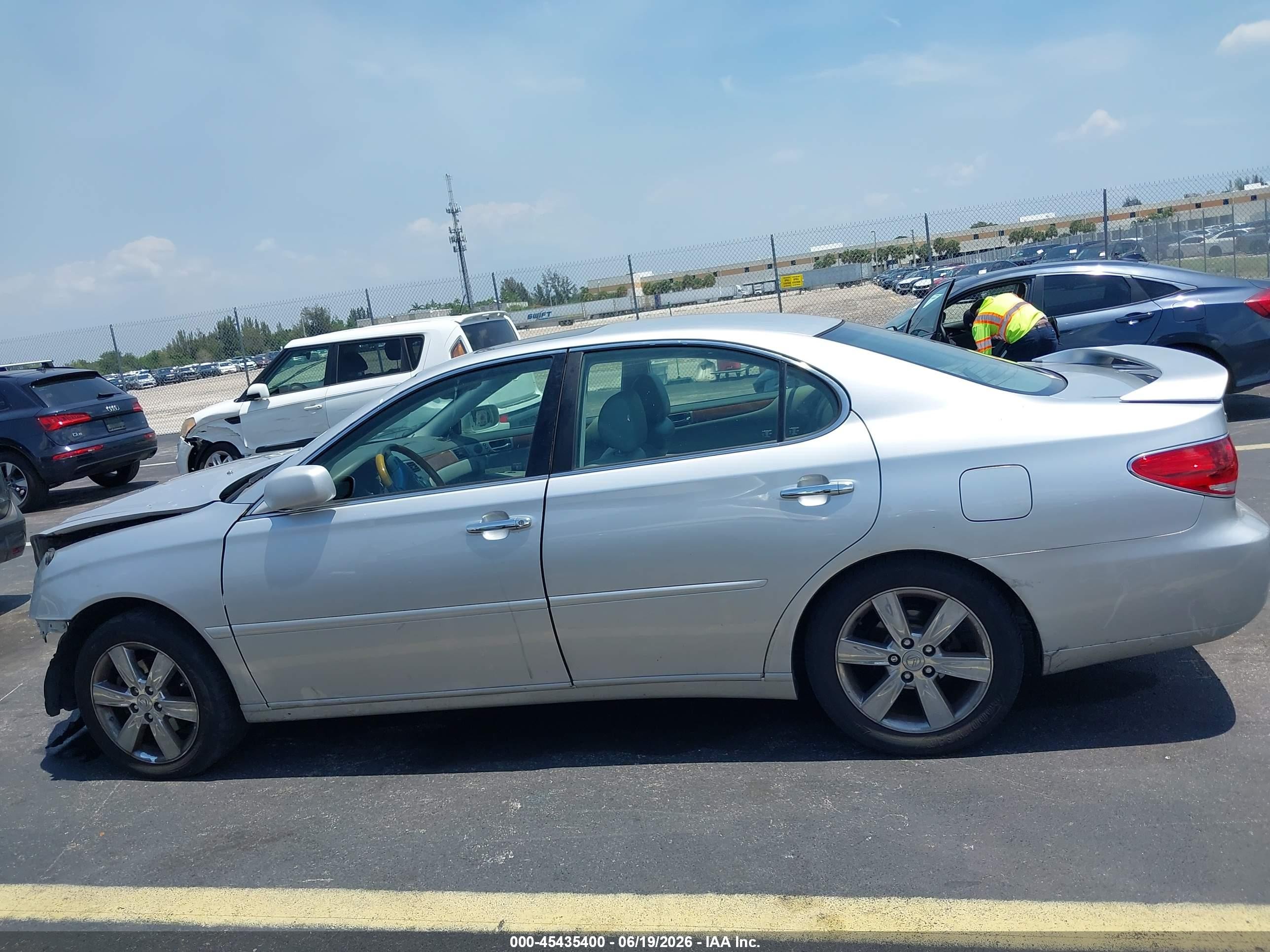 2005 Lexus Es 330   Silver vin: JTHBA30G055068926