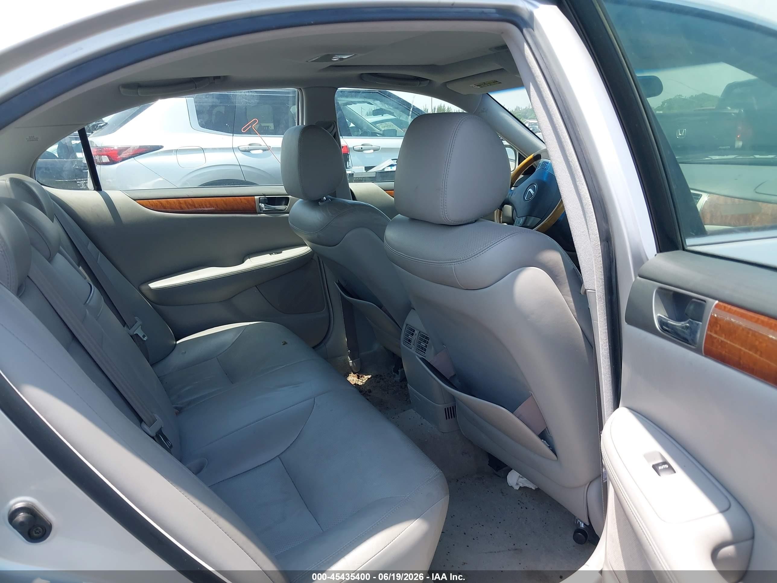 2005 Lexus Es 330   Silver vin: JTHBA30G055068926