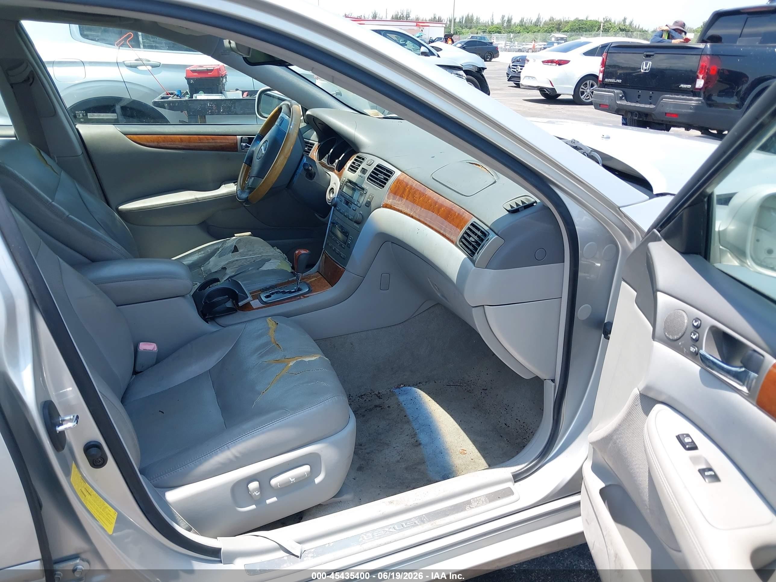 2005 Lexus Es 330   Silver vin: JTHBA30G055068926