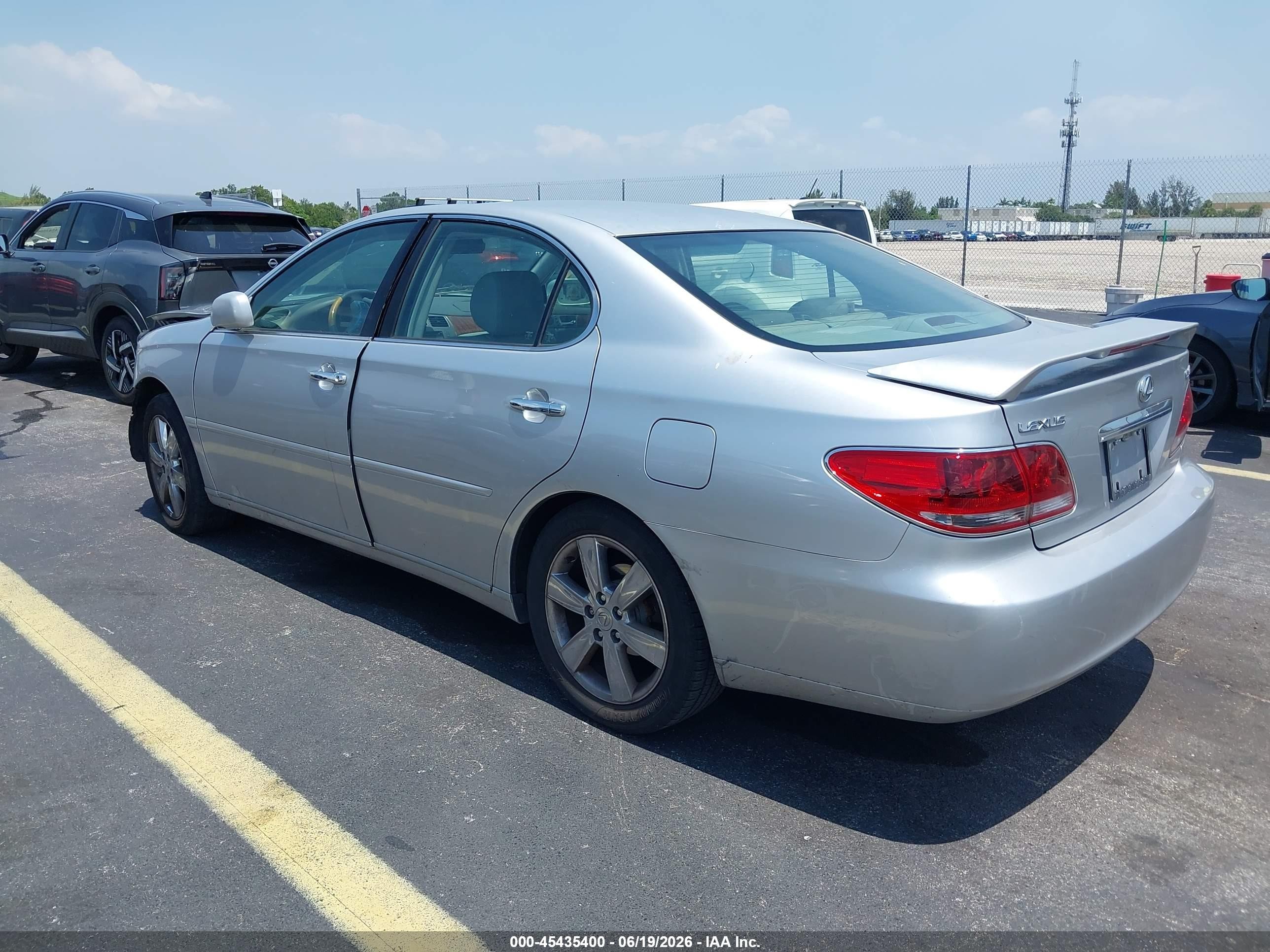 2005 Lexus Es 330   Silver vin: JTHBA30G055068926