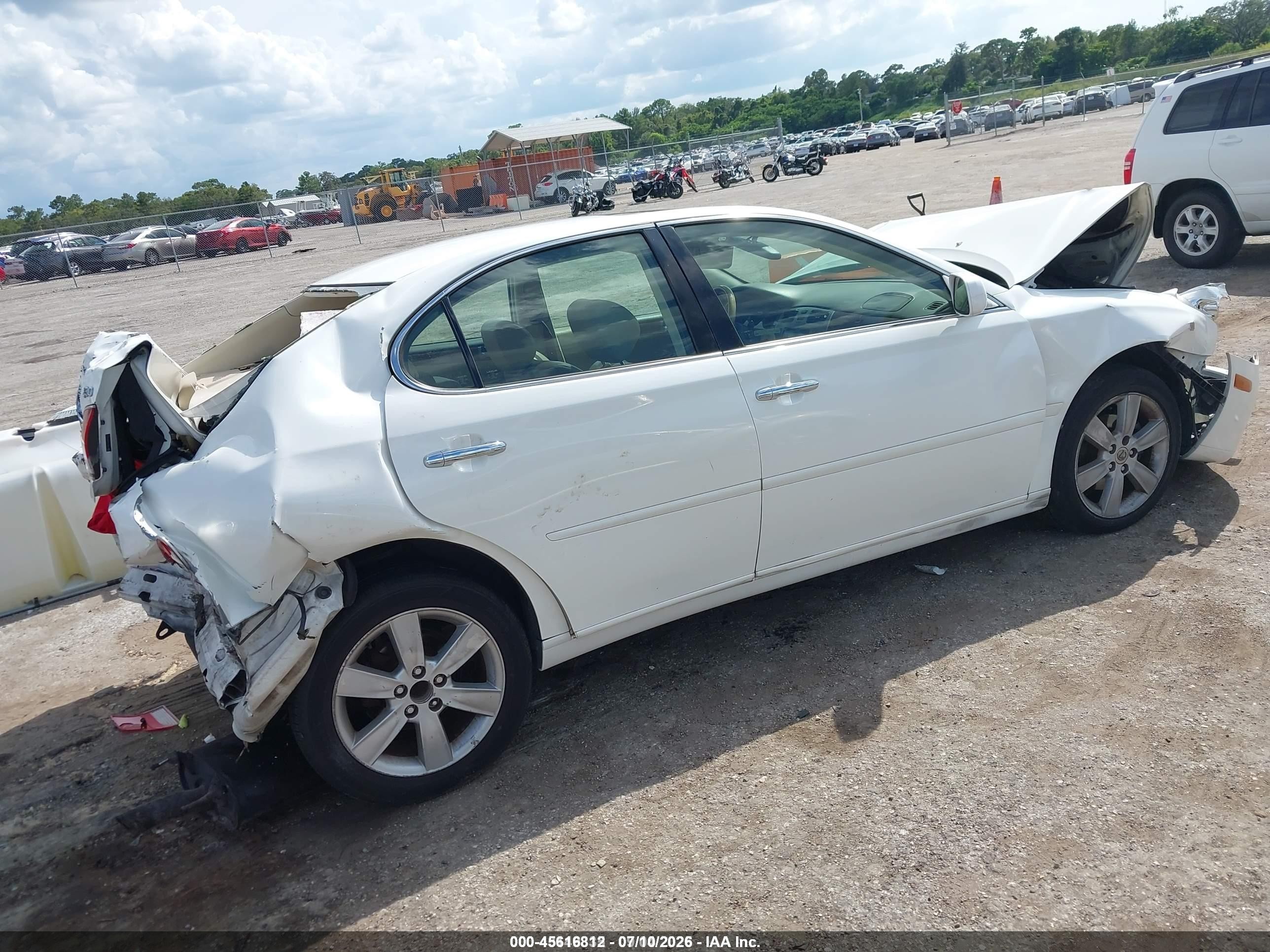 2005 Lexus Es 330   White vin: JTHBA30G055074791