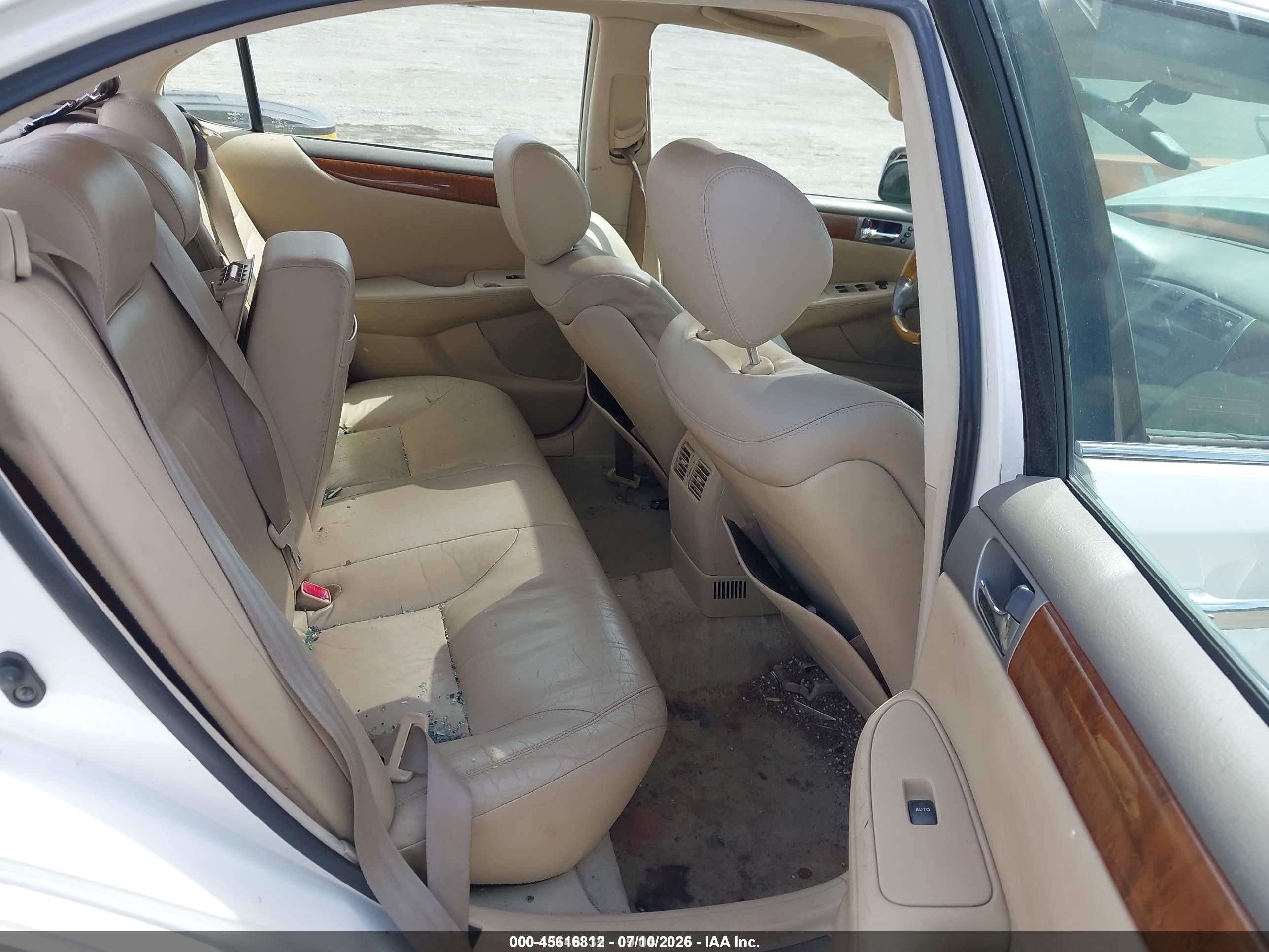 2005 Lexus Es 330   White vin: JTHBA30G055074791