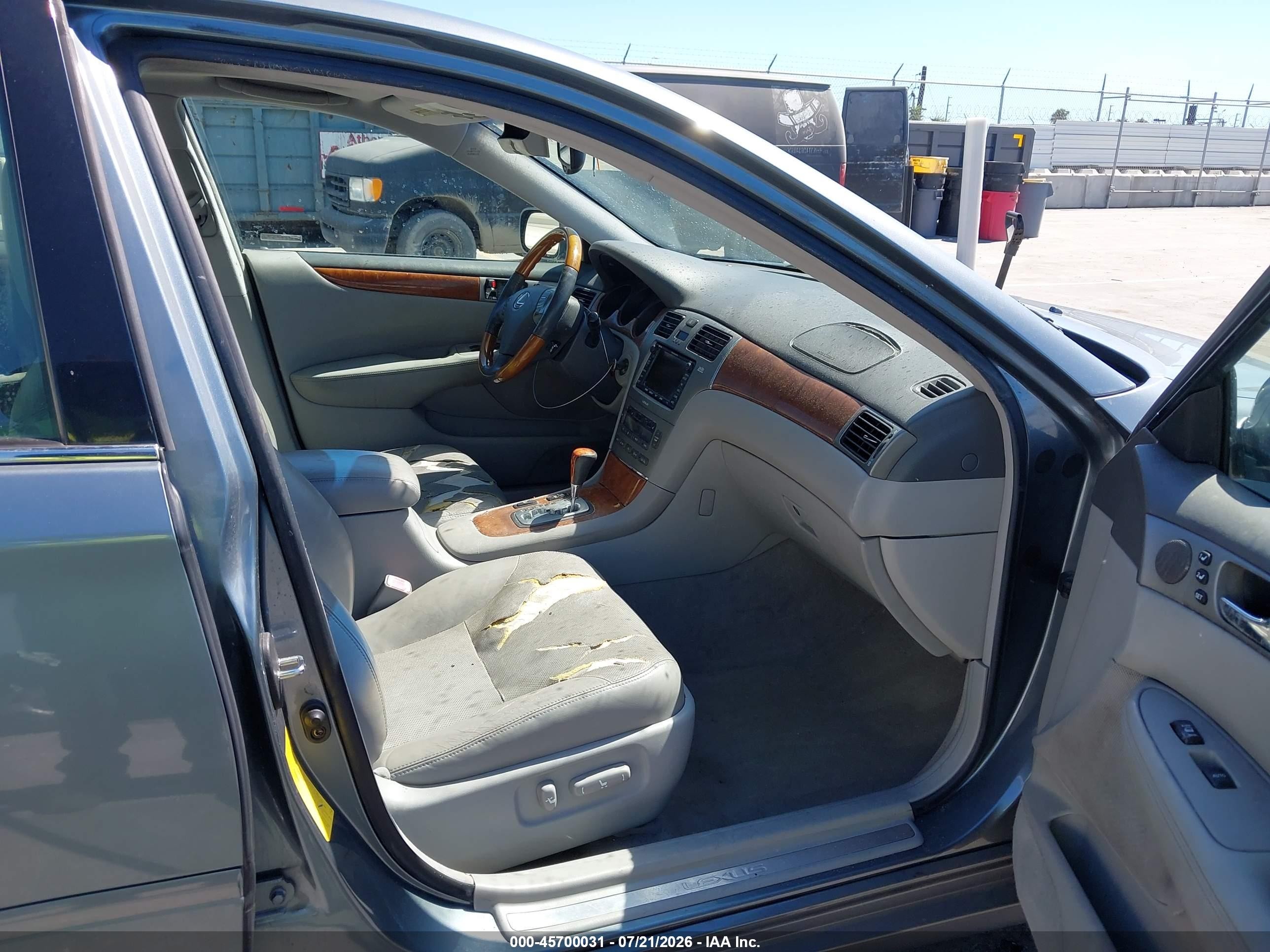 2005 Lexus Es 330   Gray vin: JTHBA30G055080431