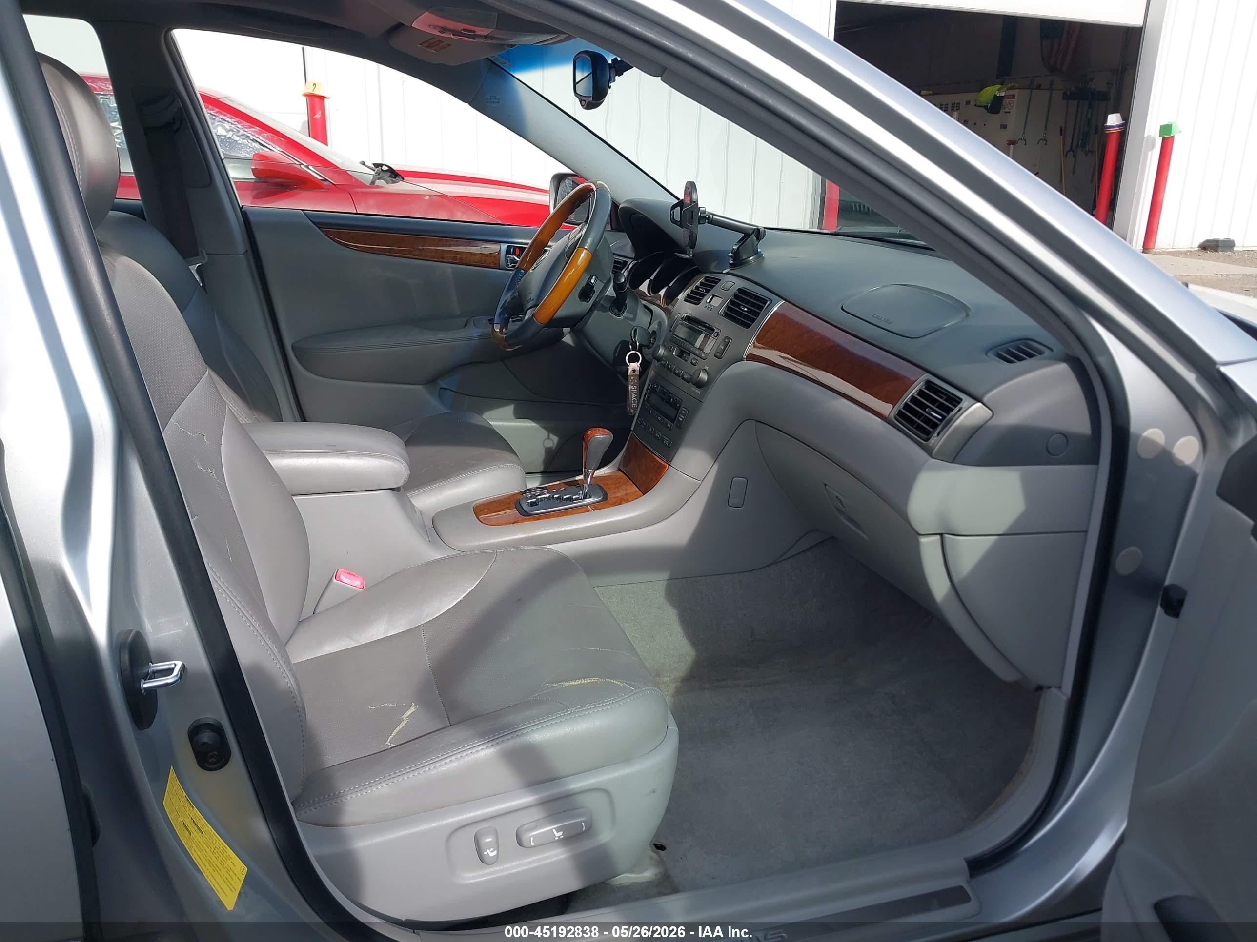 2005 Lexus Es 330   Silver vin: JTHBA30G155093107