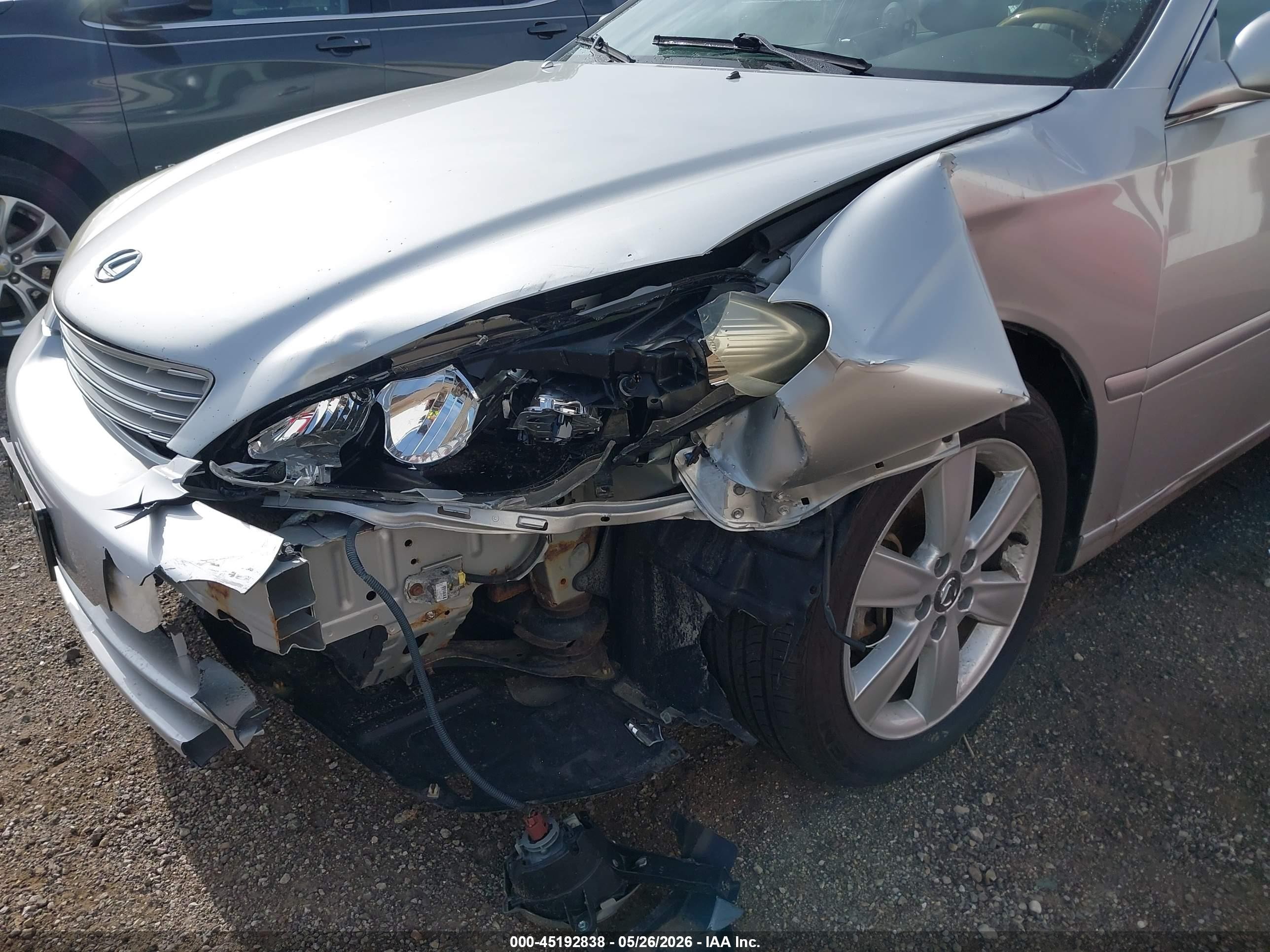 2005 Lexus Es 330   Silver vin: JTHBA30G155093107
