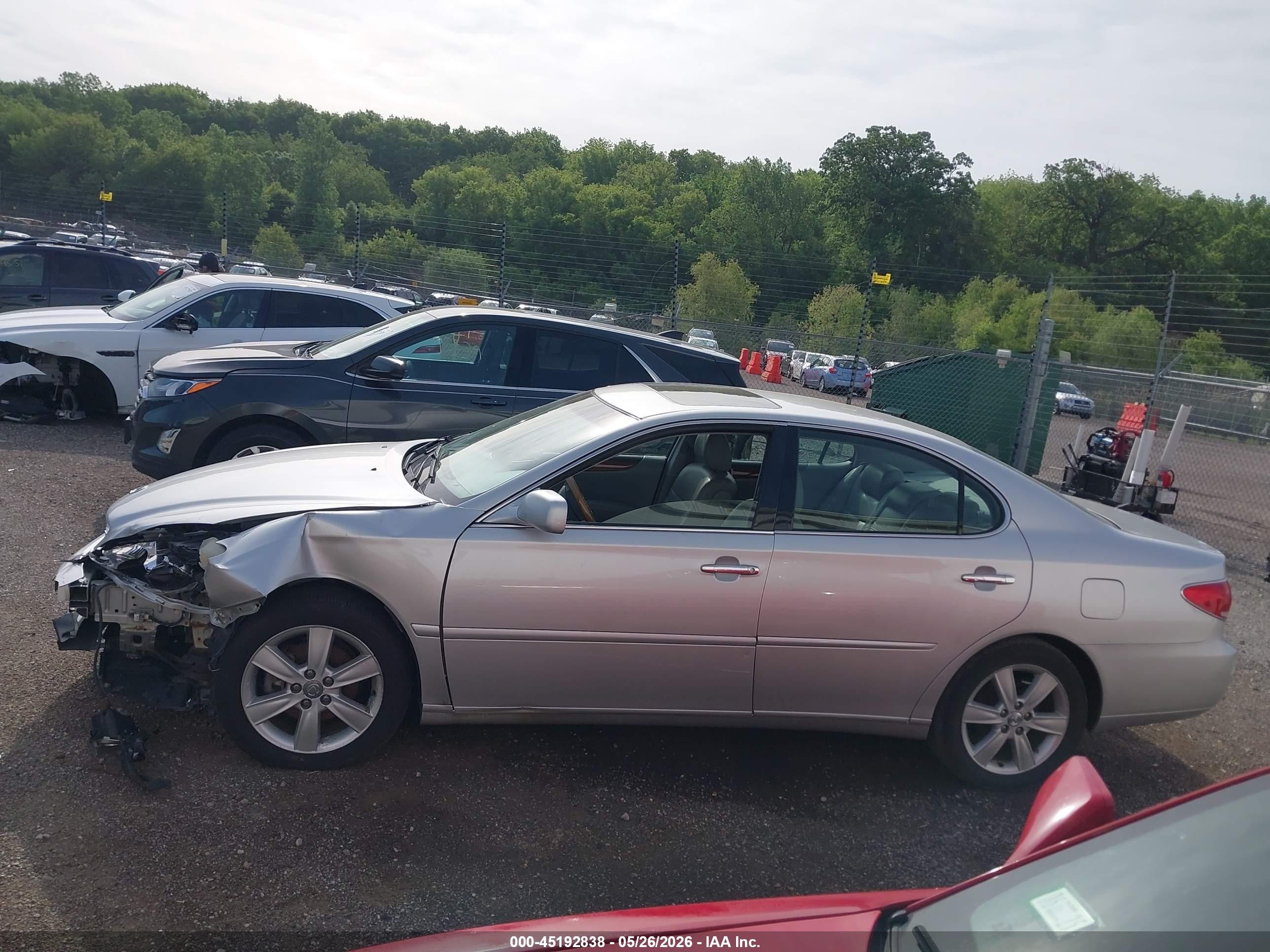 2005 Lexus Es 330   Silver vin: JTHBA30G155093107
