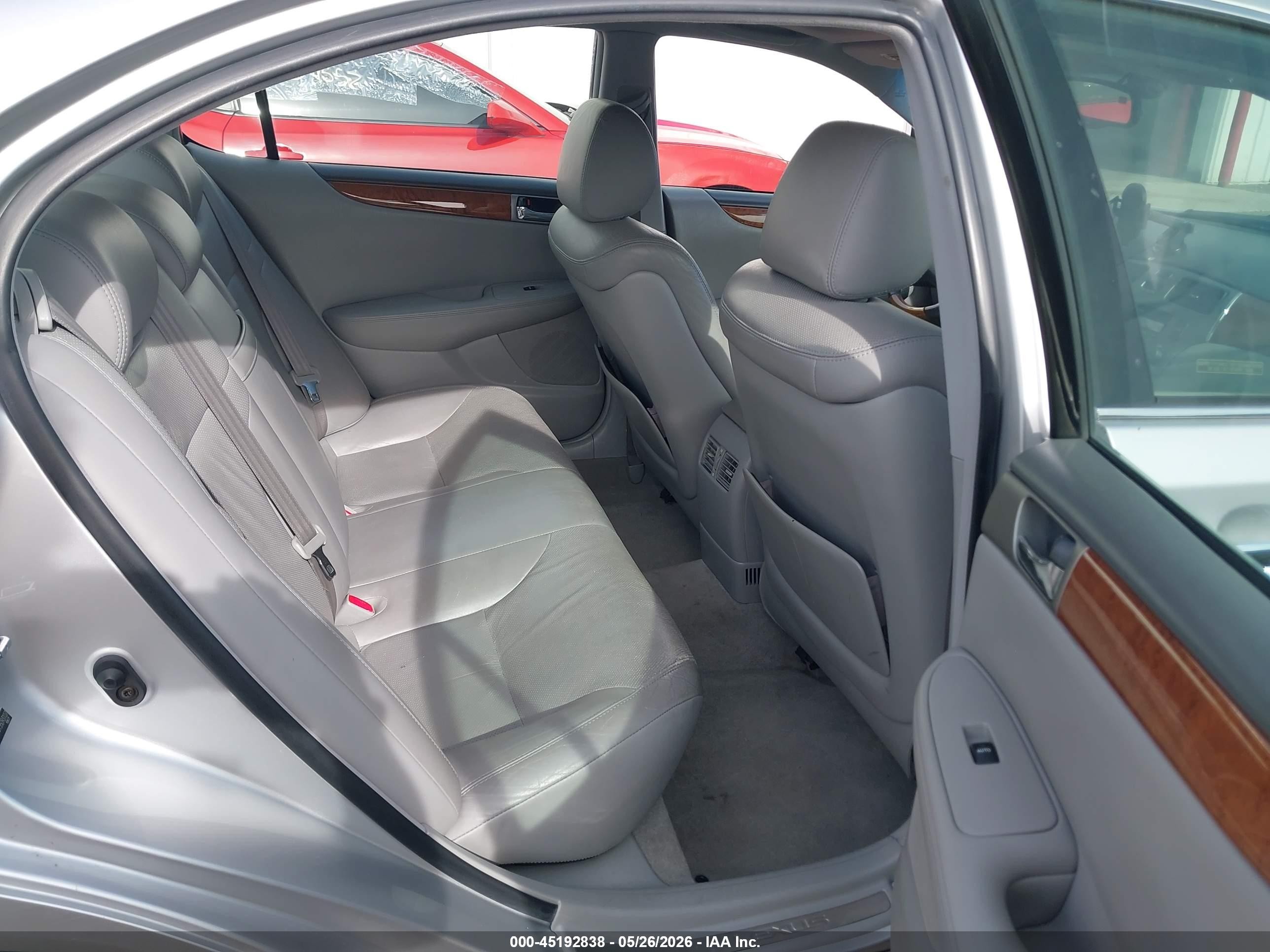 2005 Lexus Es 330   Silver vin: JTHBA30G155093107
