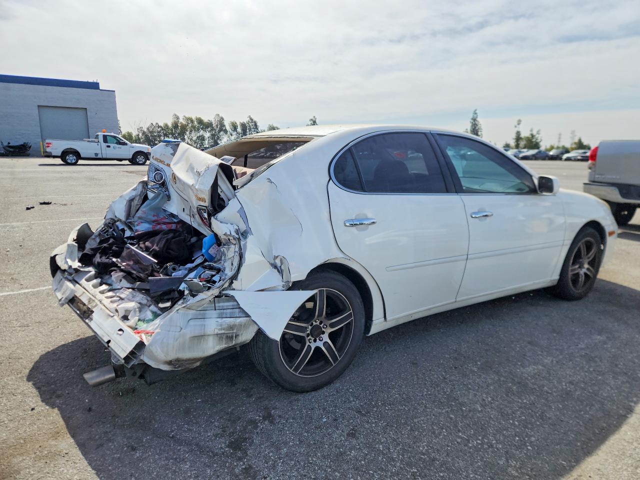 2005 Lexus Es White vin: JTHBA30G155104168