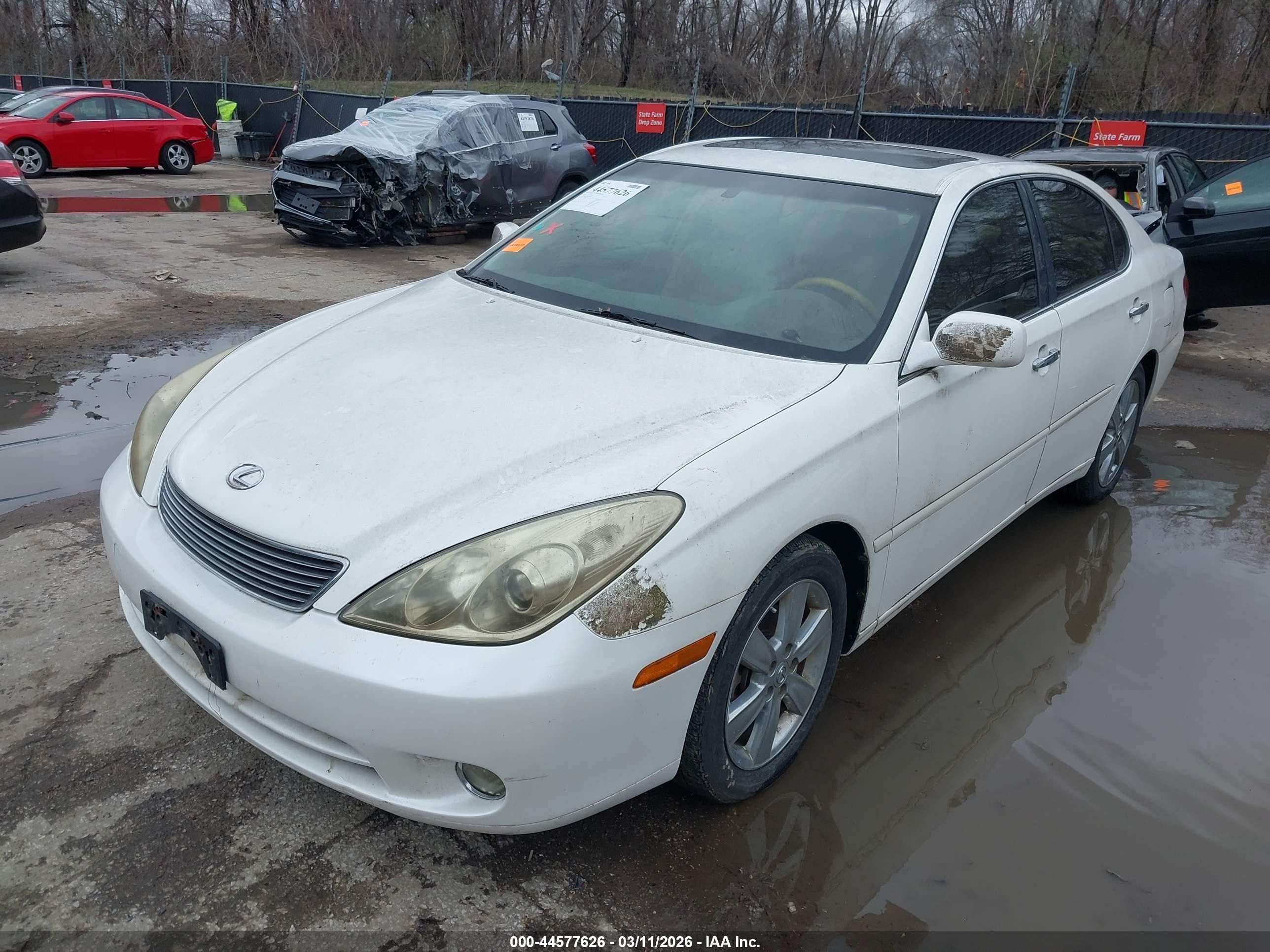2005 Lexus Es 330   White vin: JTHBA30G255068636