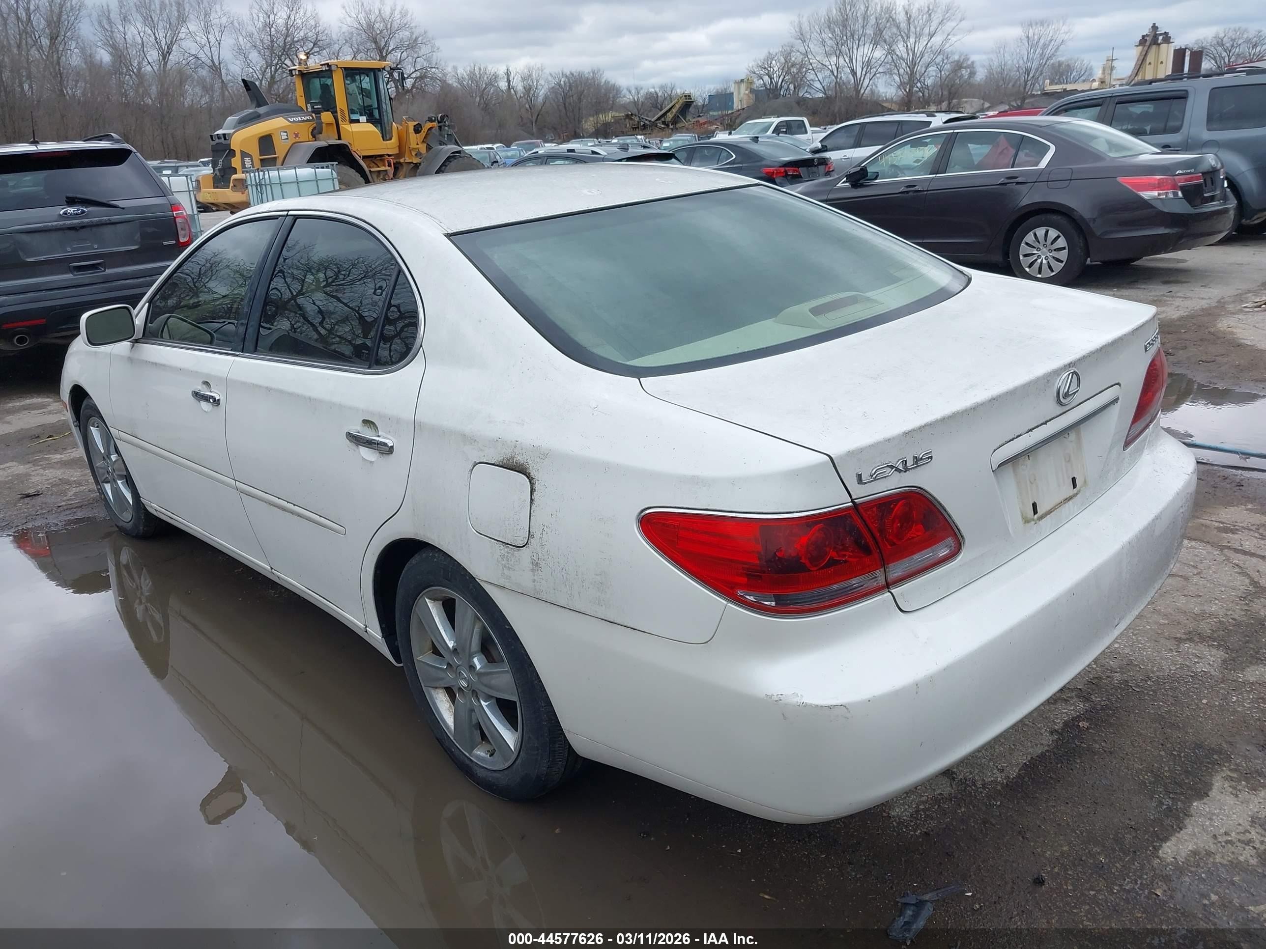2005 Lexus Es 330   White vin: JTHBA30G255068636