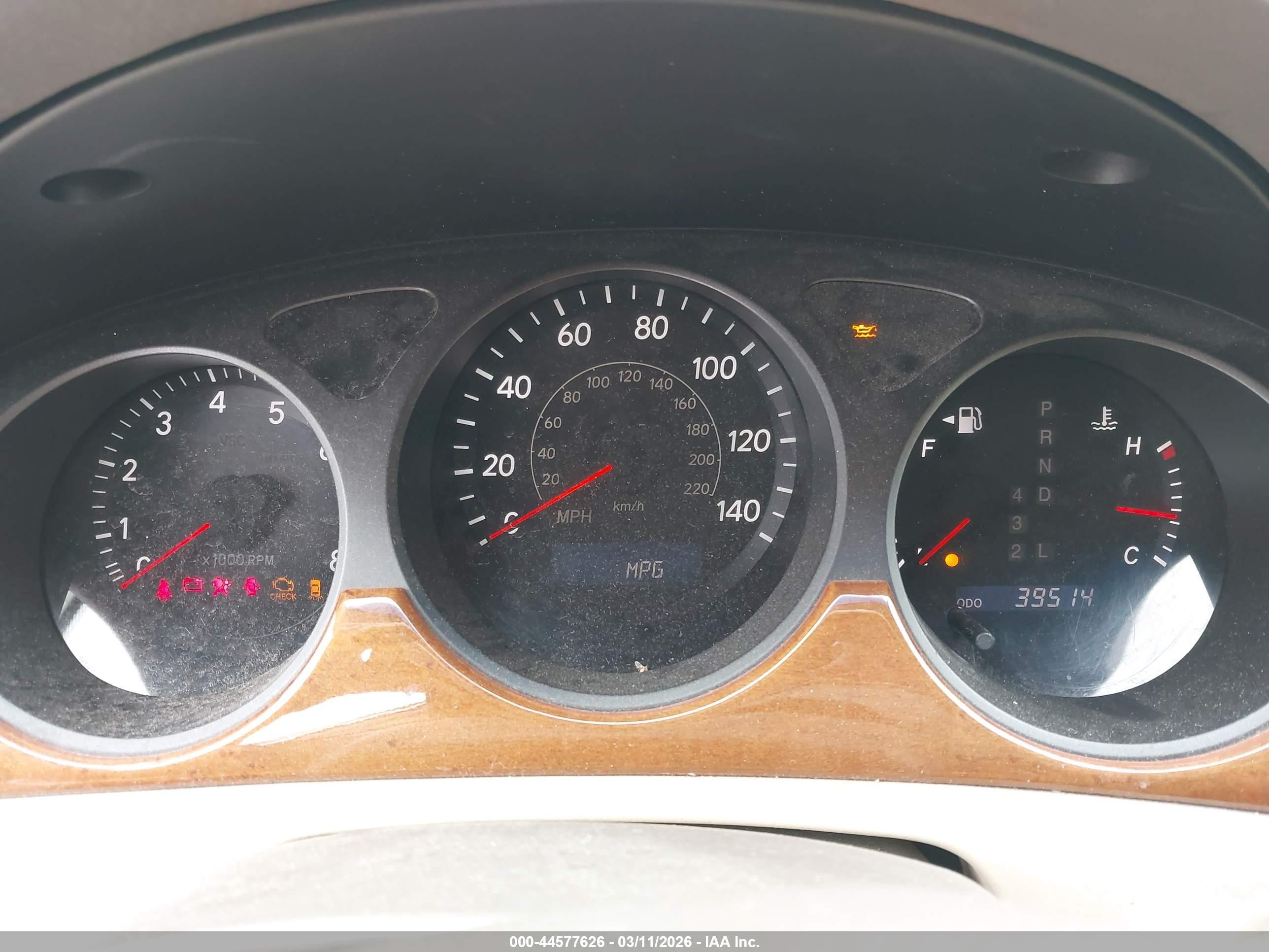 2005 Lexus Es 330   White vin: JTHBA30G255068636