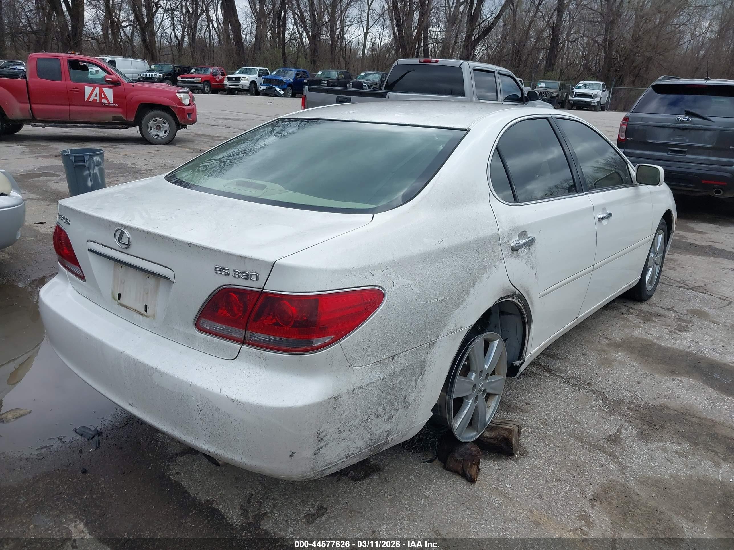 2005 Lexus Es 330   White vin: JTHBA30G255068636
