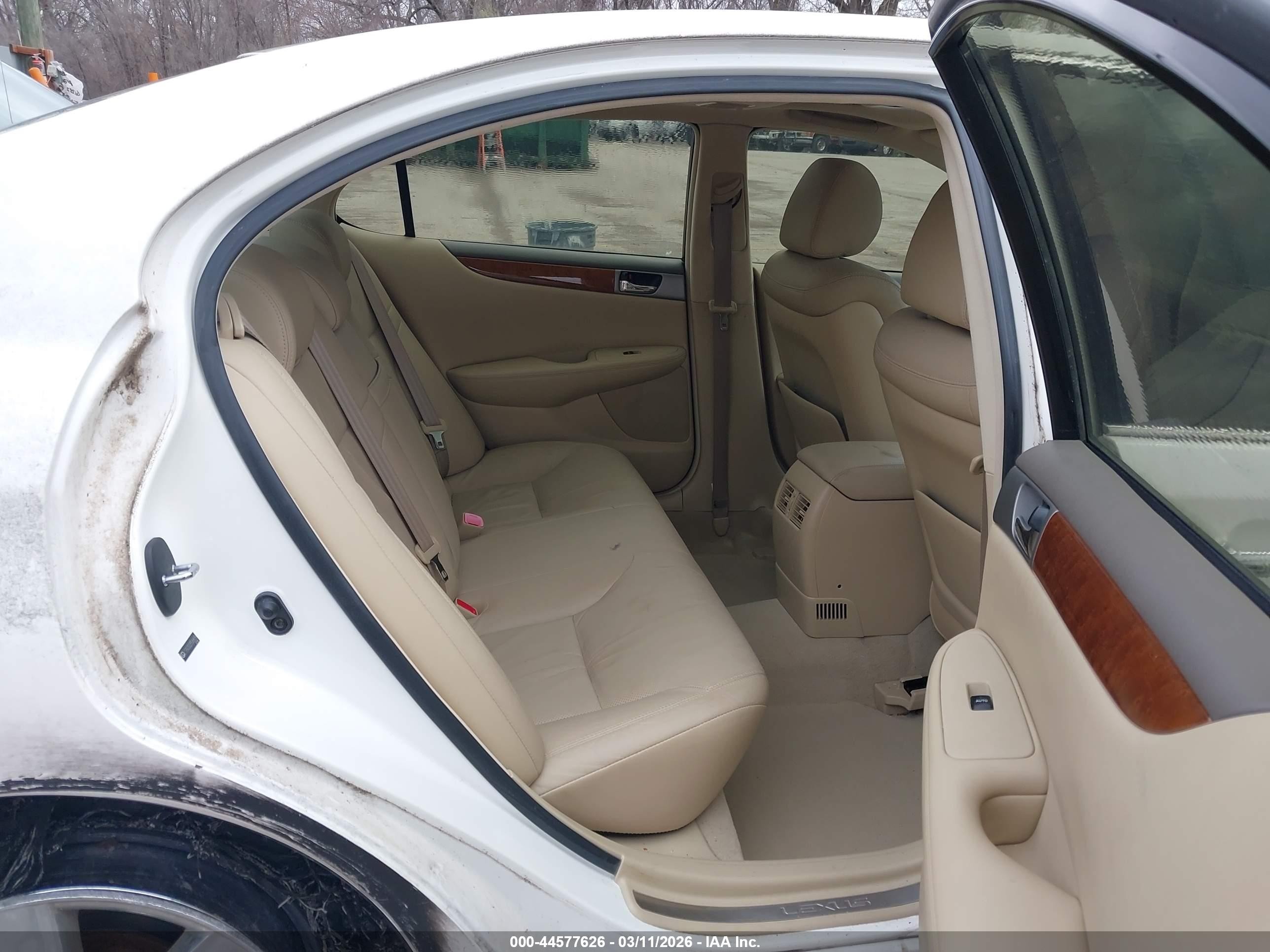 2005 Lexus Es 330   White vin: JTHBA30G255068636