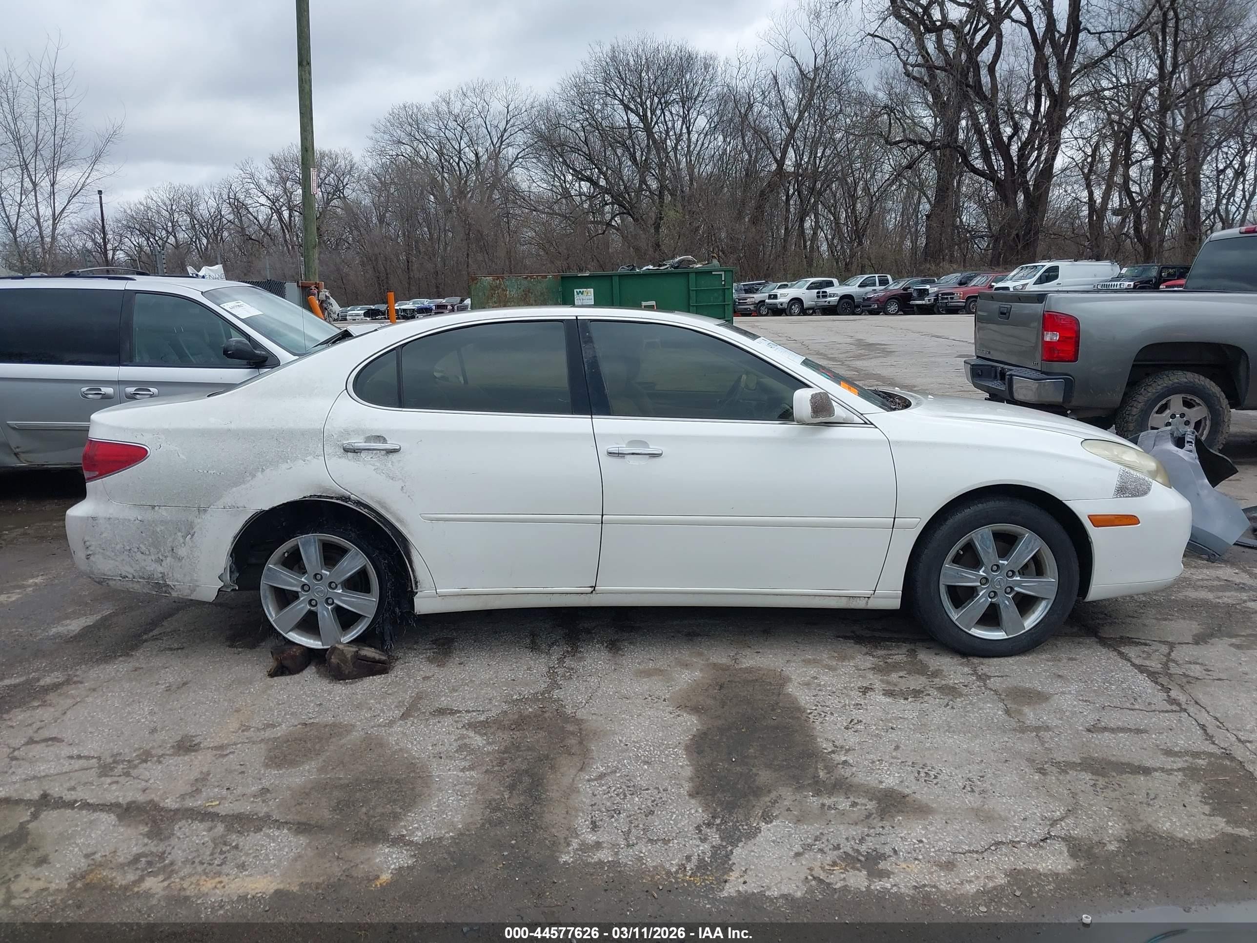2005 Lexus Es 330   White vin: JTHBA30G255068636
