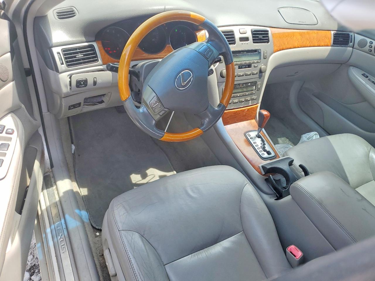 2005 Lexus Es 330 Beige vin: JTHBA30G255120637