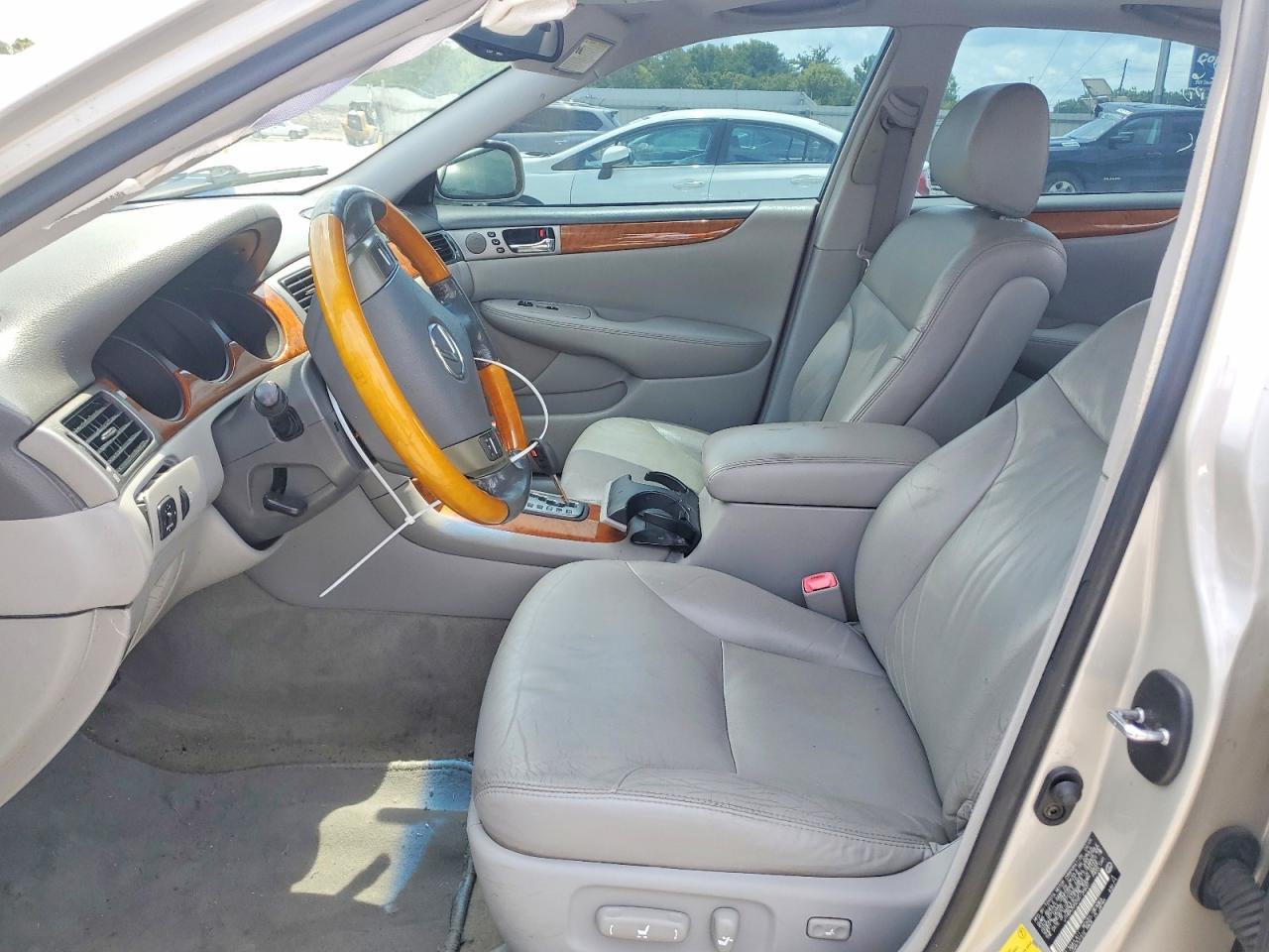 2005 Lexus Es 330 Beige vin: JTHBA30G255120637