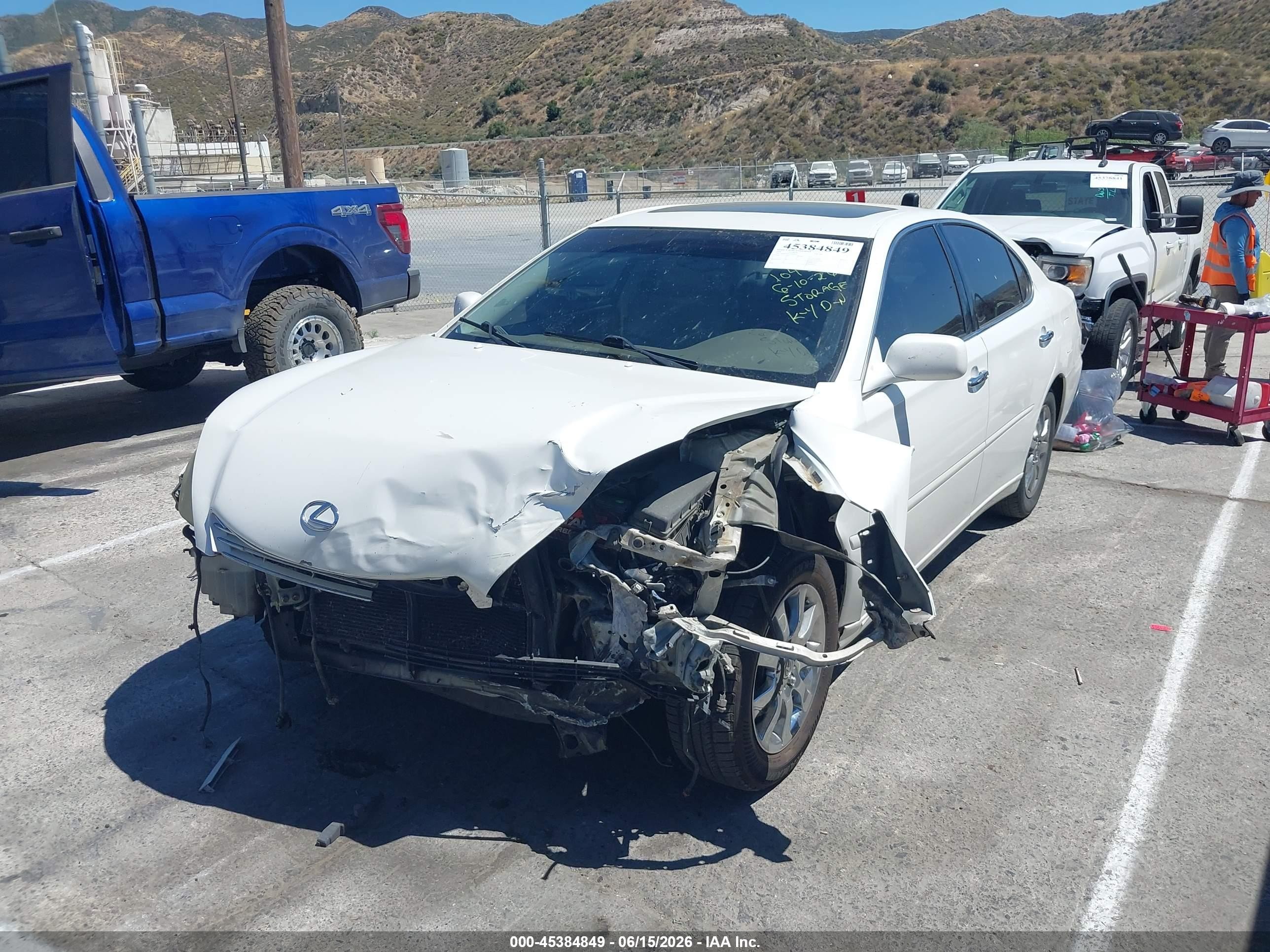 2004 Lexus Es 330   White vin: JTHBA30G345001672