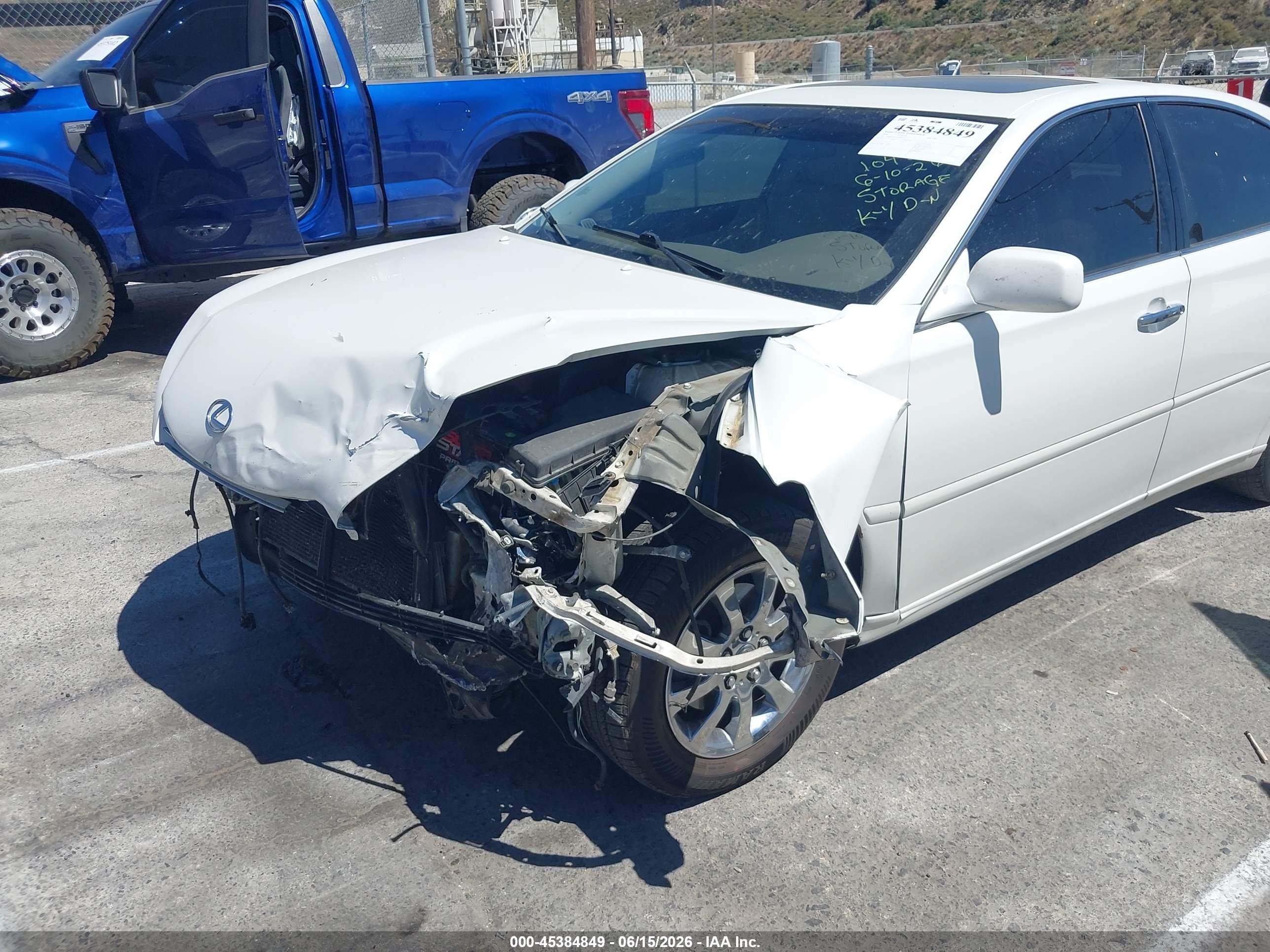2004 Lexus Es 330   White vin: JTHBA30G345001672