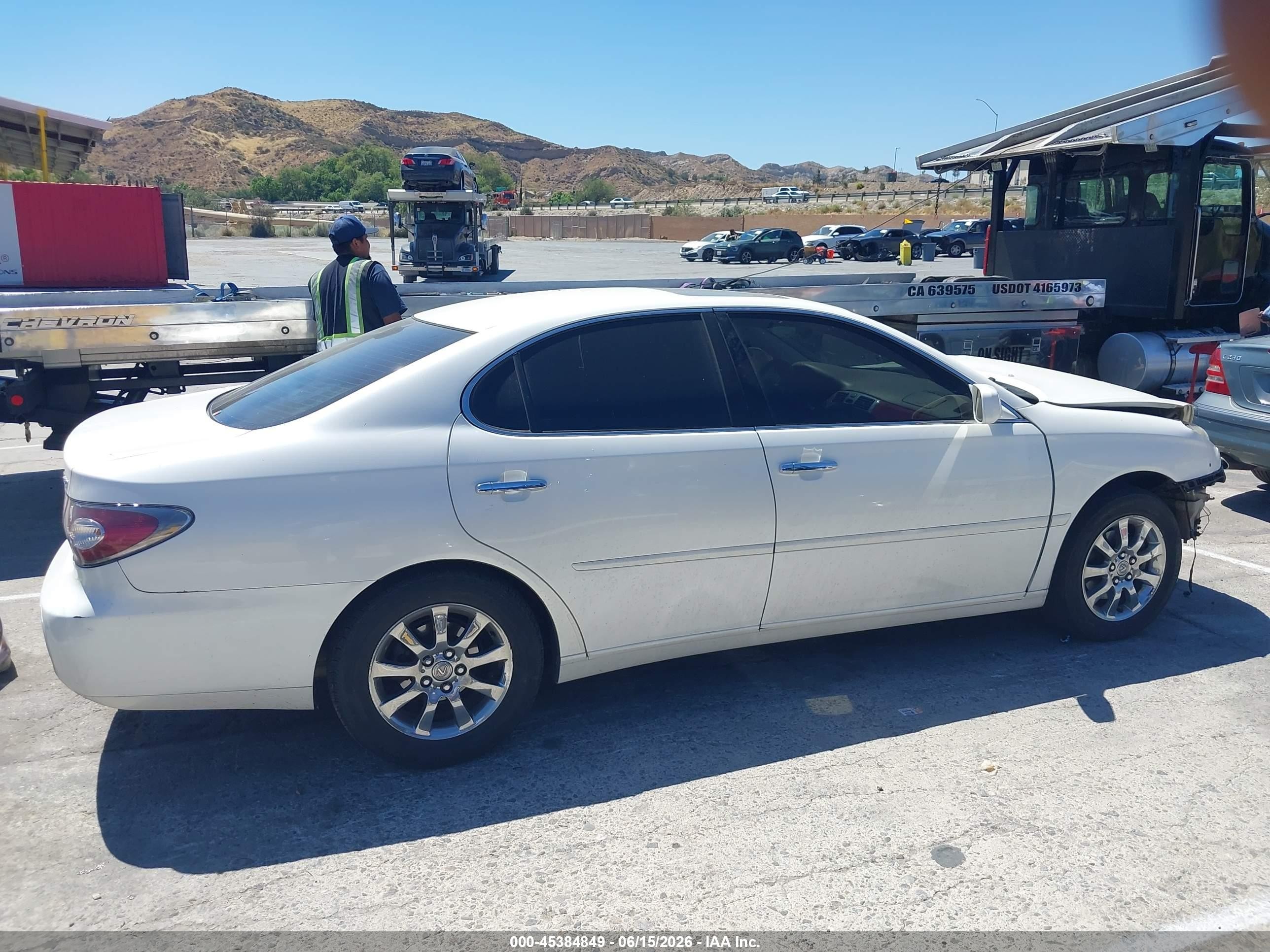 2004 Lexus Es 330   White vin: JTHBA30G345001672