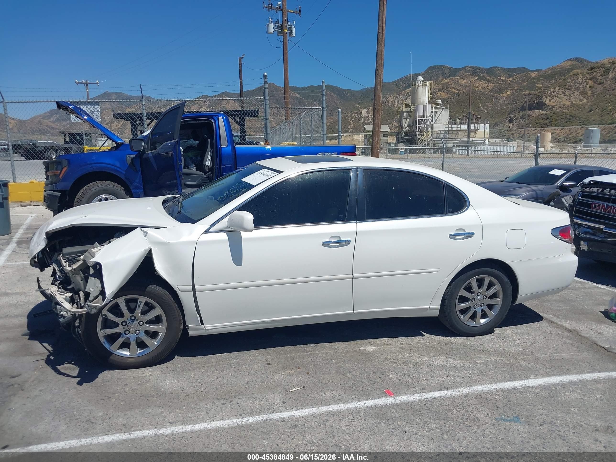 2004 Lexus Es 330   White vin: JTHBA30G345001672