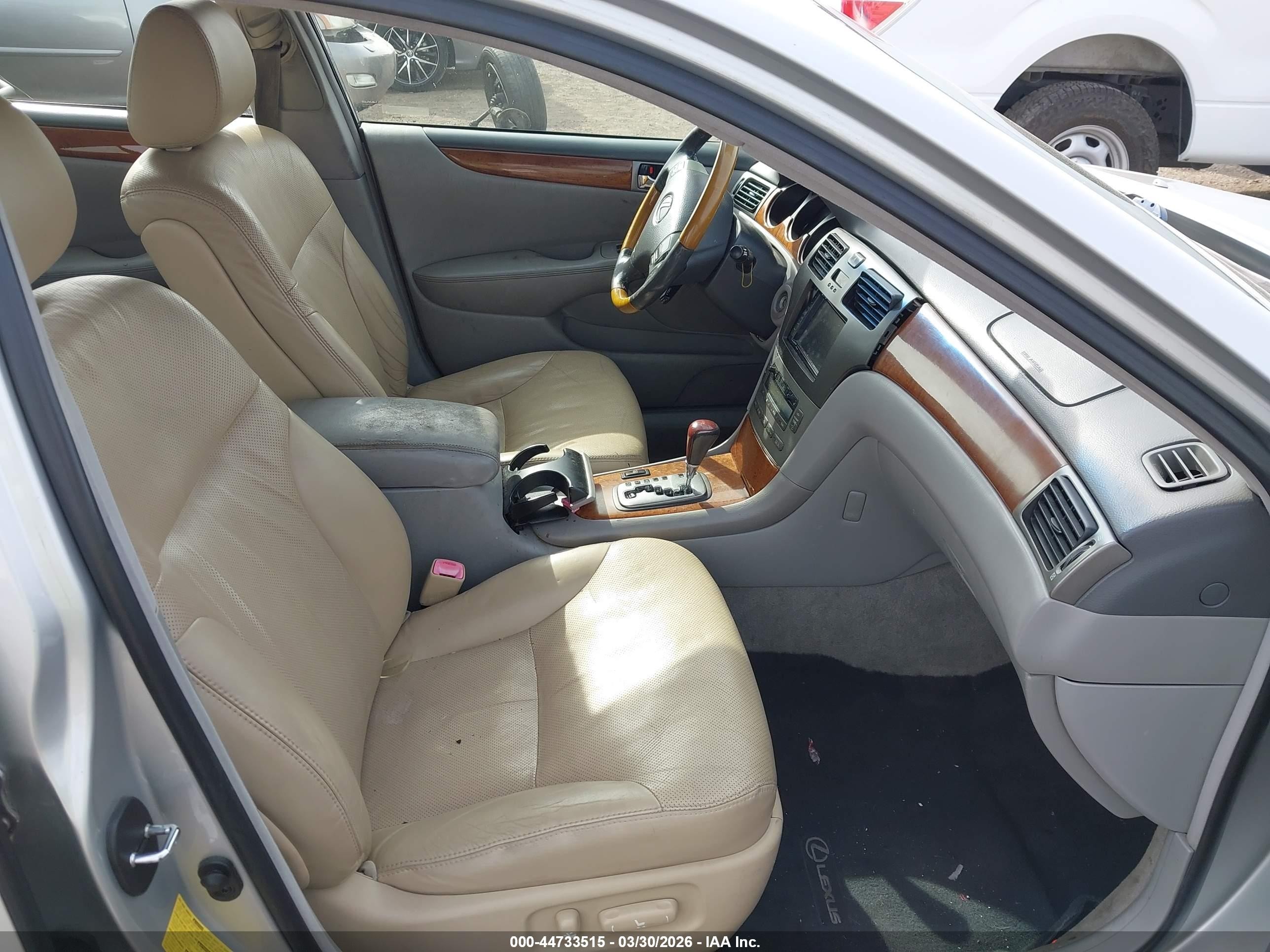 2005 Lexus Es 330   Silver vin: JTHBA30G355080715