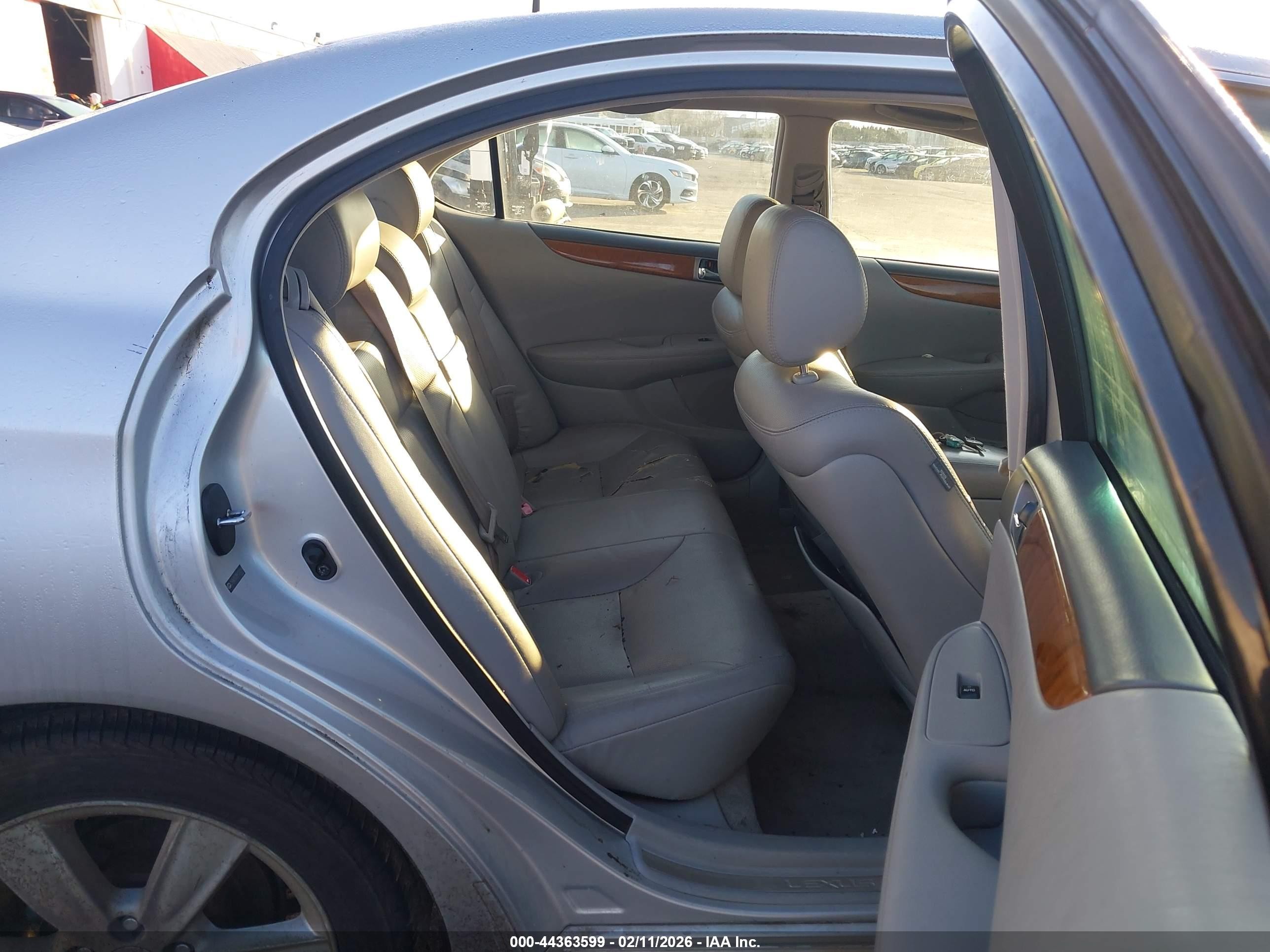2005 Lexus Es 330 Silver vin: JTHBA30G355121215