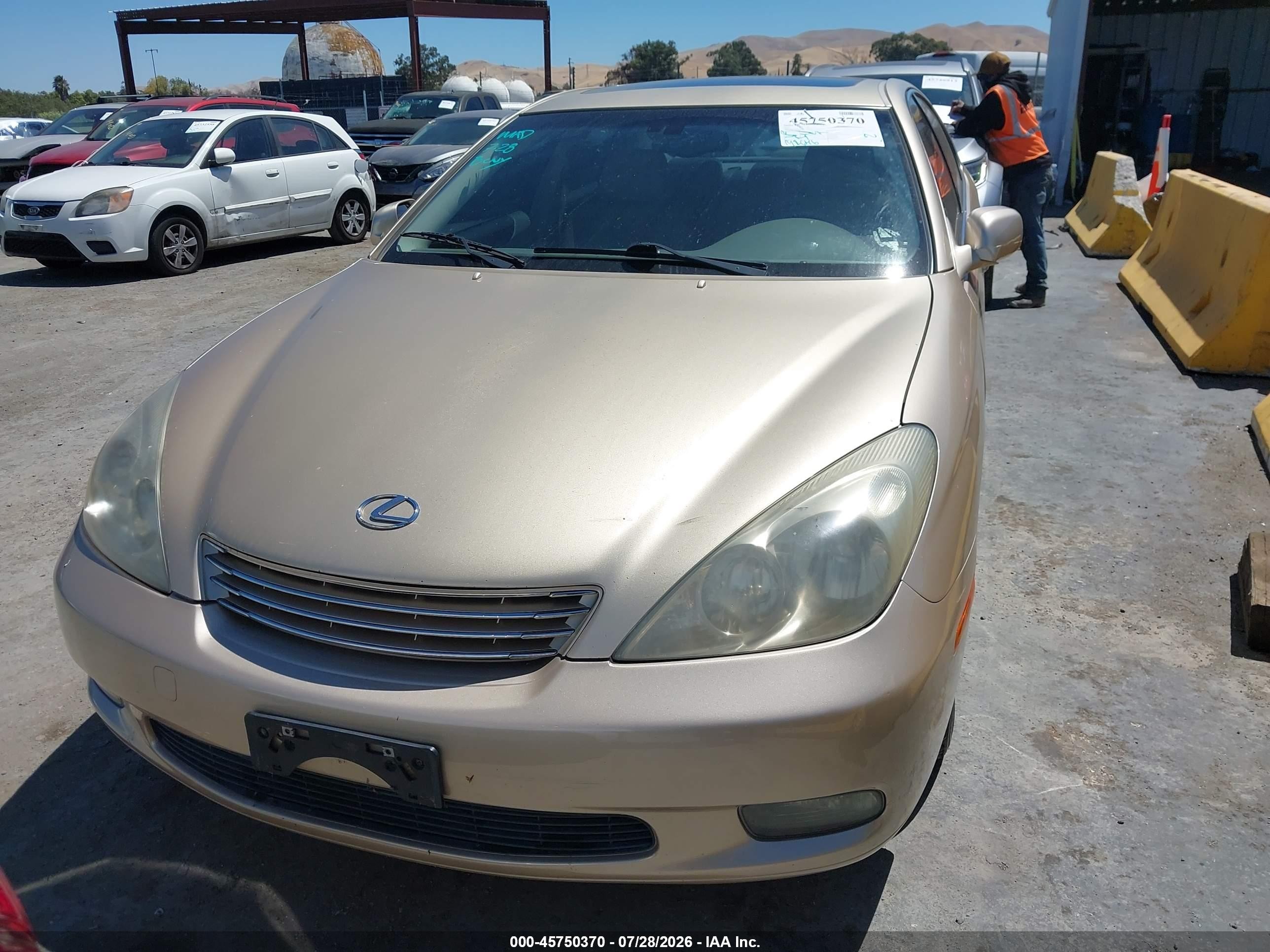 2004 Lexus Es 330   Gold vin: JTHBA30G440008501