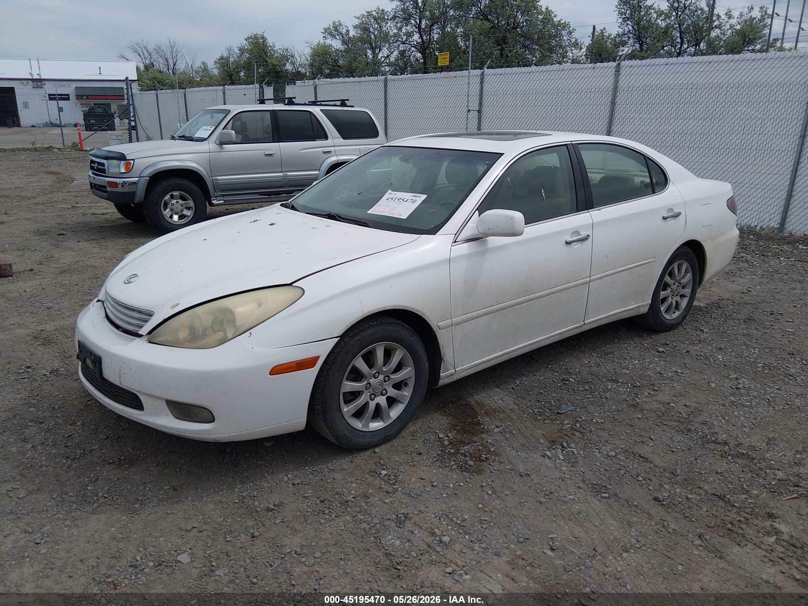 2004 Lexus Es 330   White vin: JTHBA30G445005259