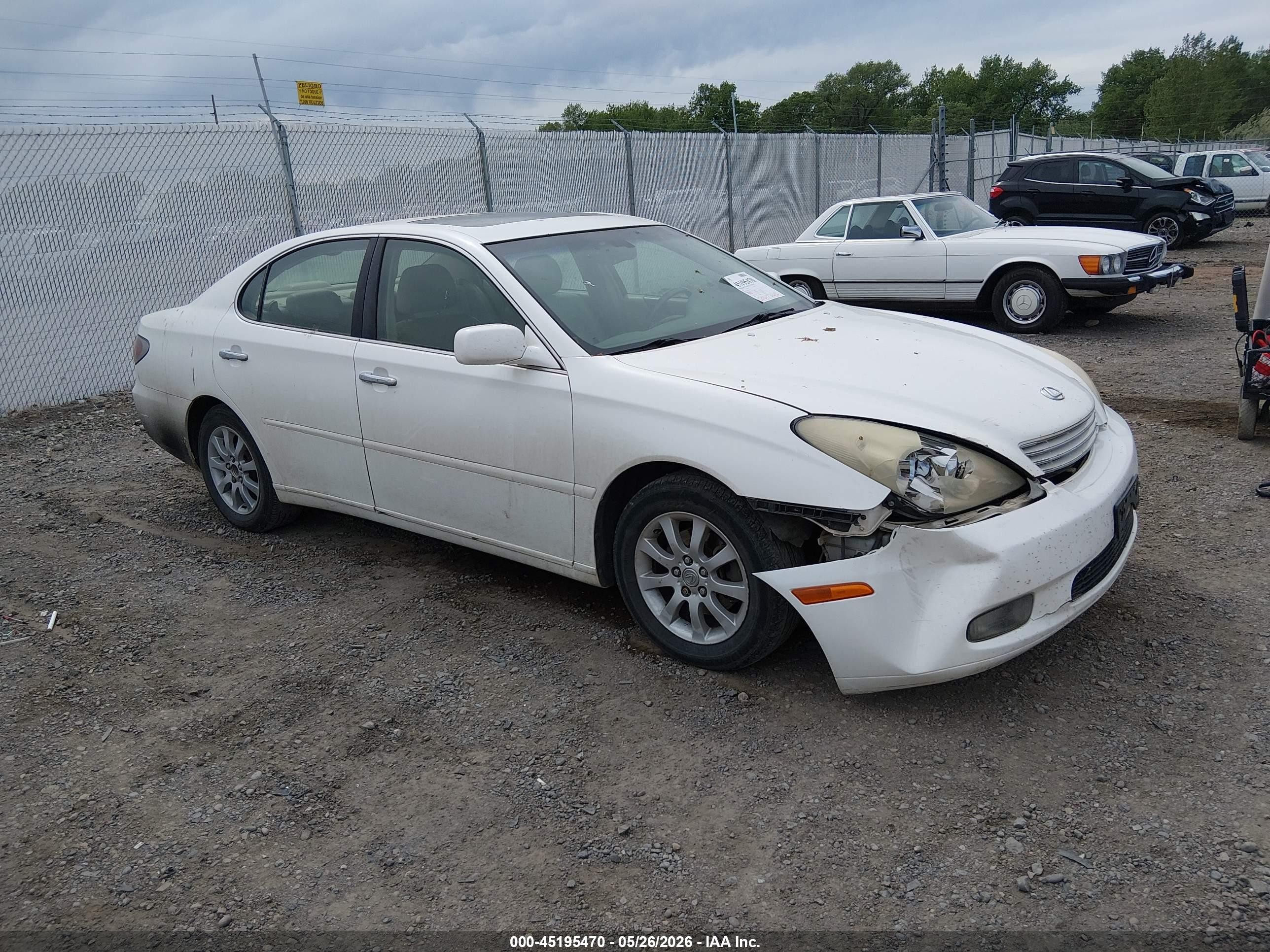 2004 Lexus Es 330   White vin: JTHBA30G445005259