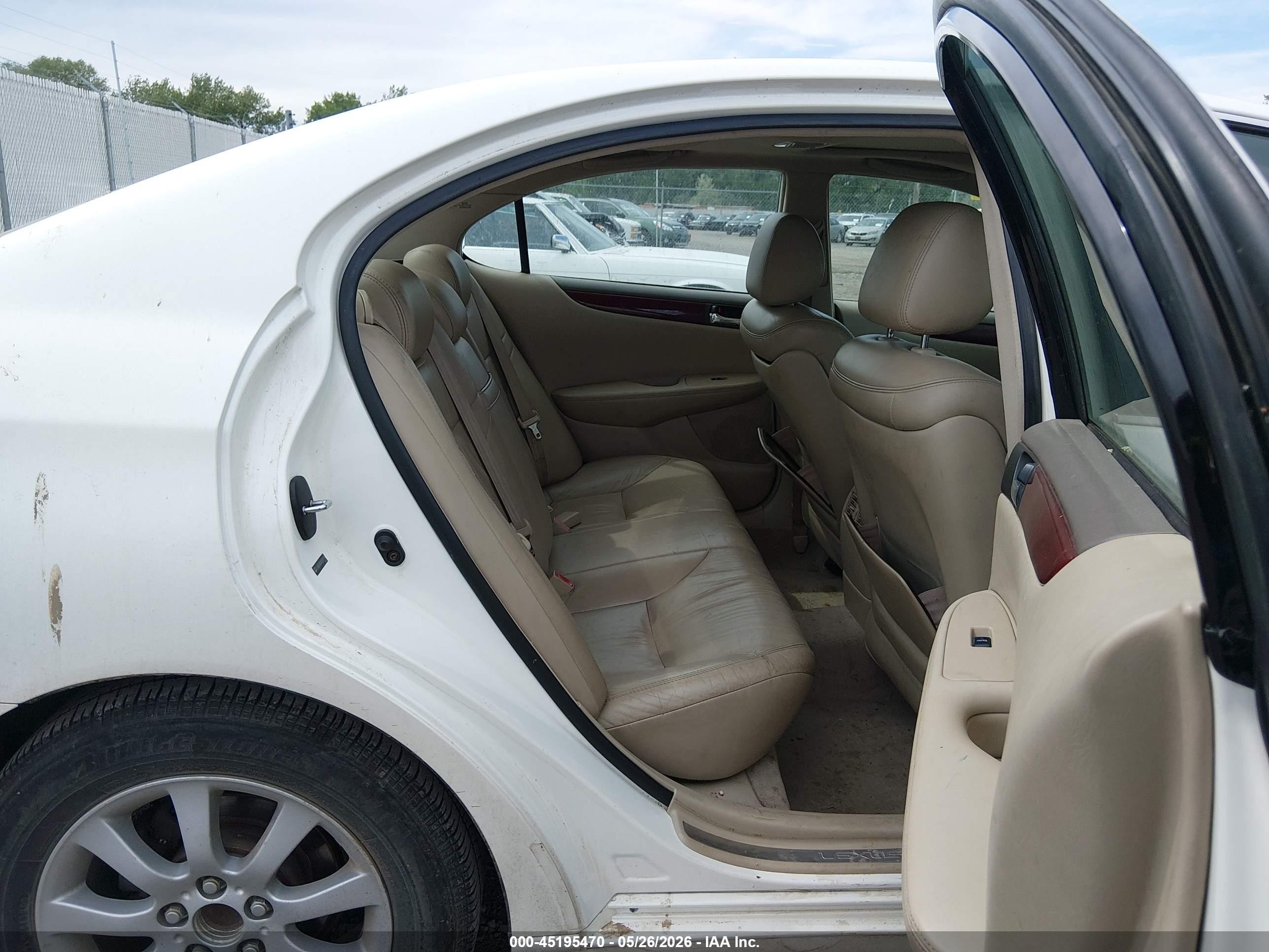 2004 Lexus Es 330   White vin: JTHBA30G445005259