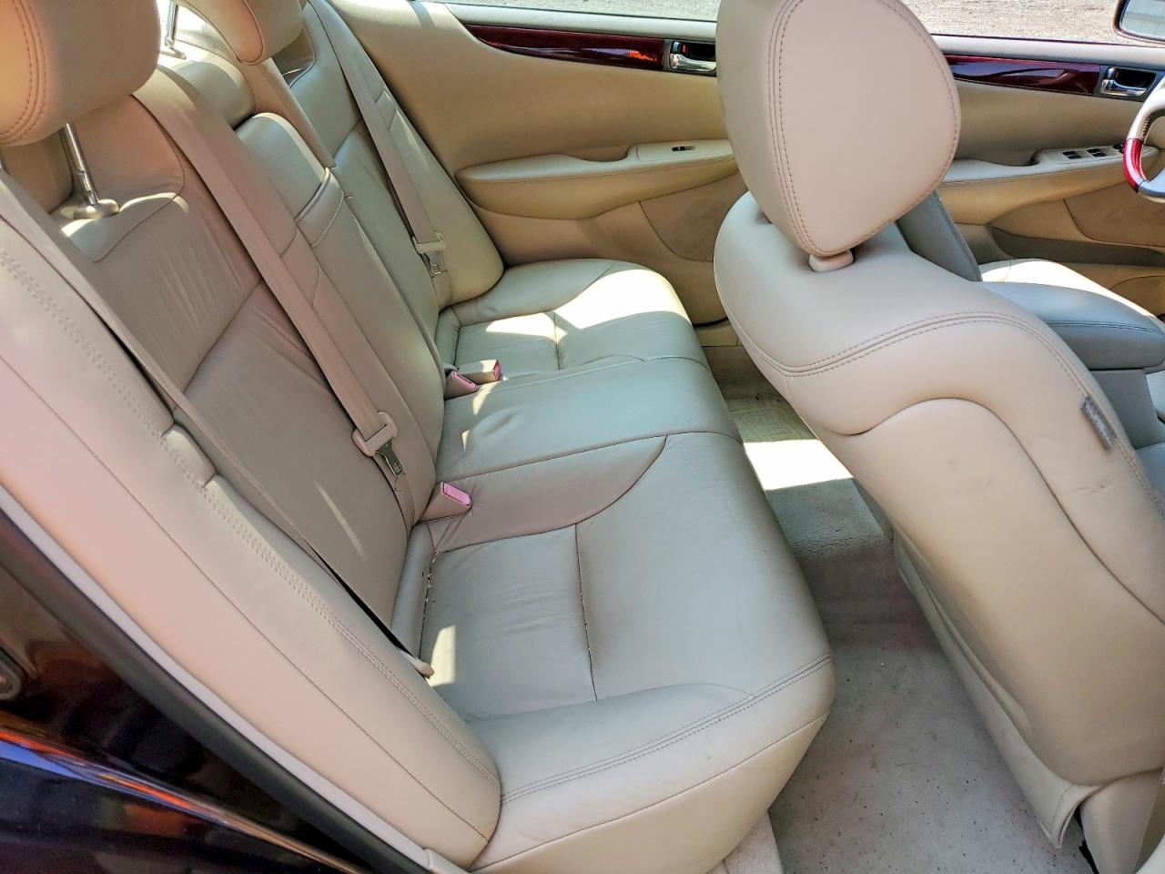 2004 Lexus Es 330 Maroon vin: JTHBA30G445035779